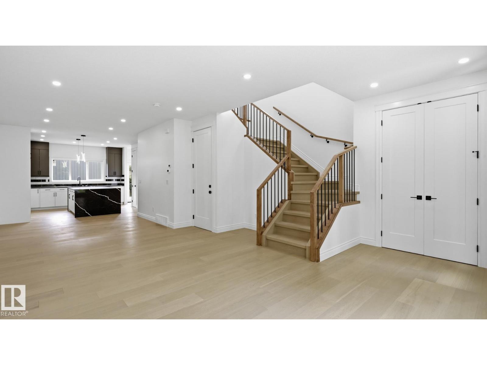 9226 94 St Nw Property Photo 3