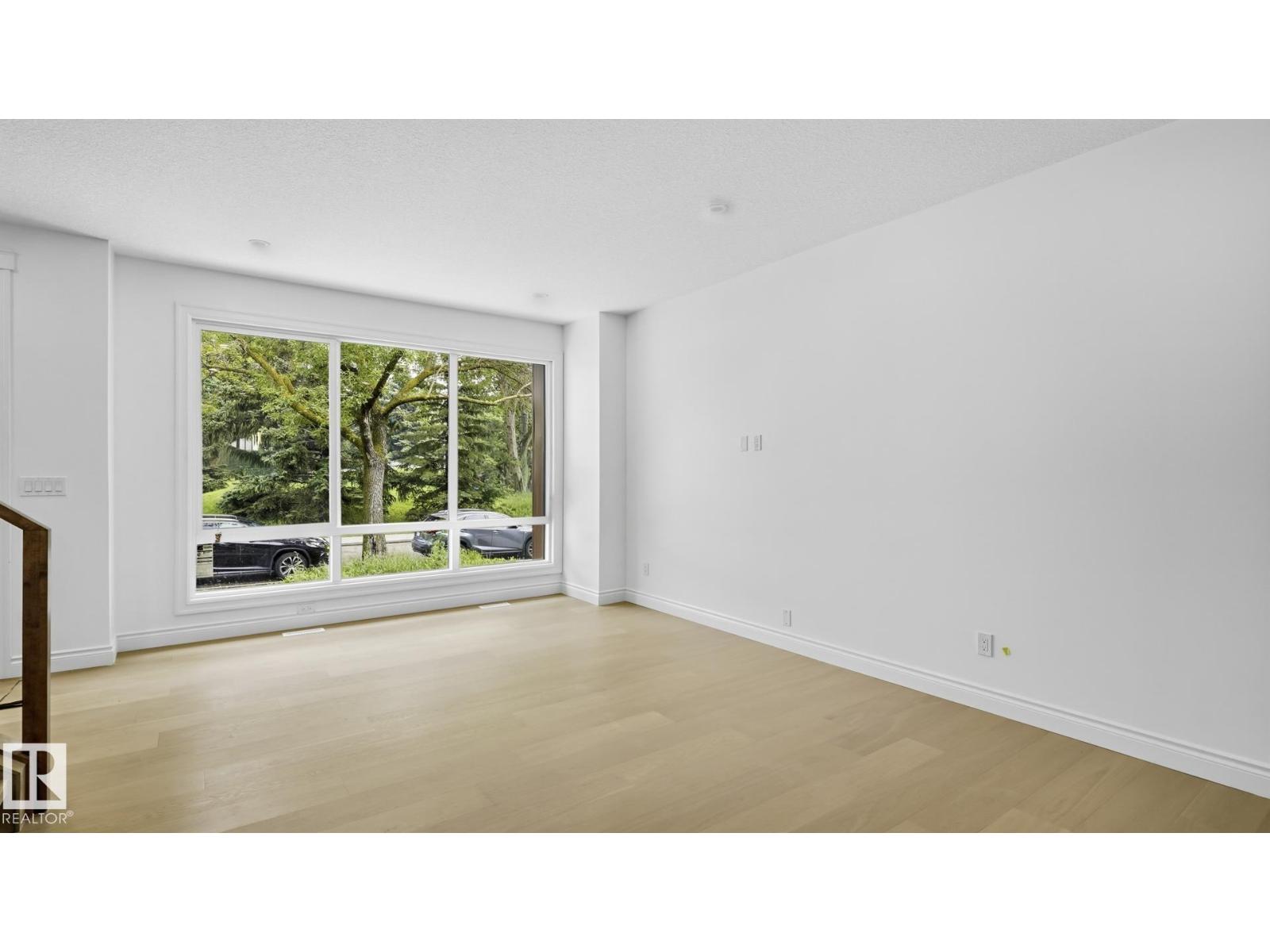 9226 94 St Nw Property Photo 5
