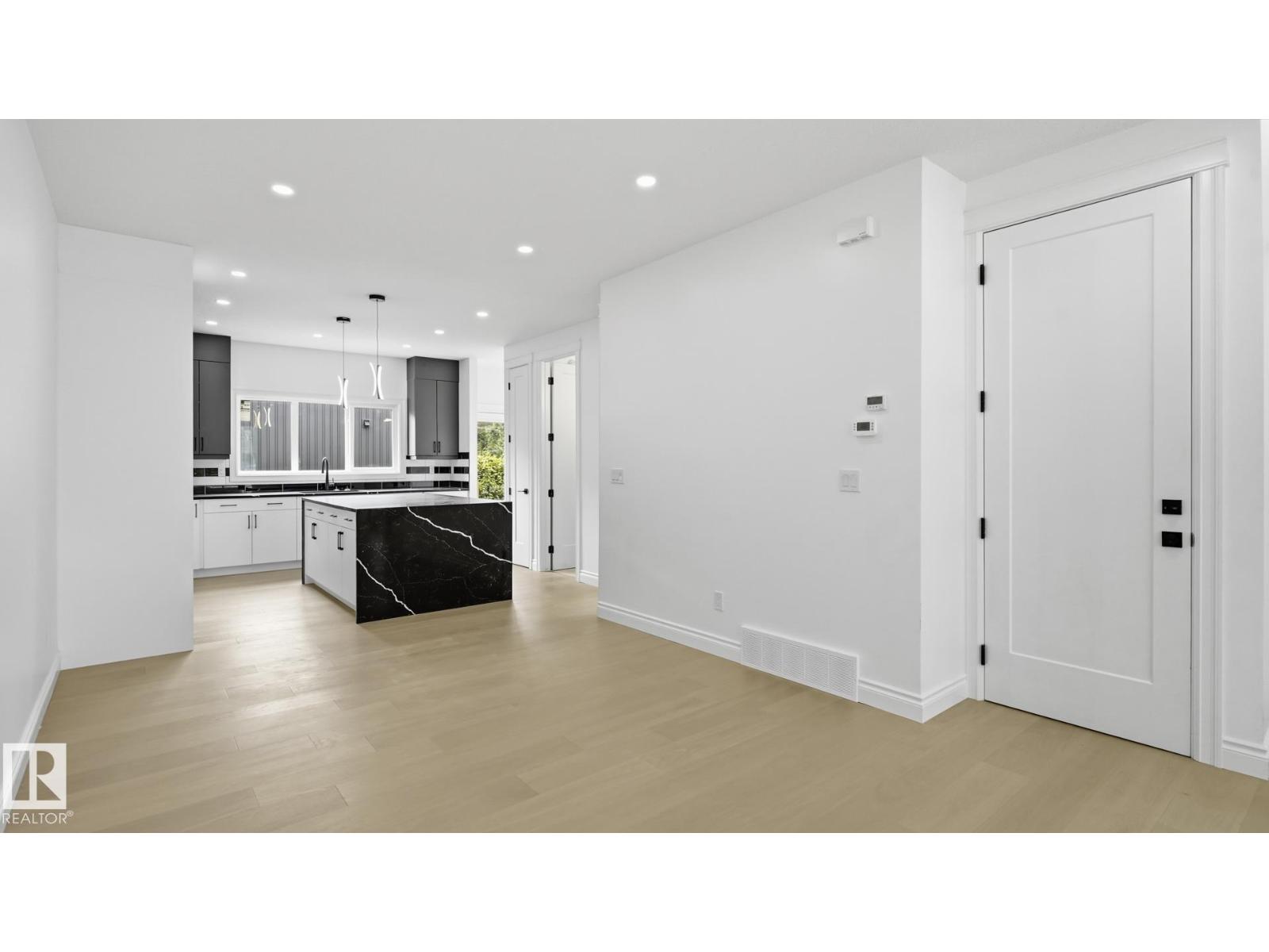 9226 94 St Nw Property Photo 6