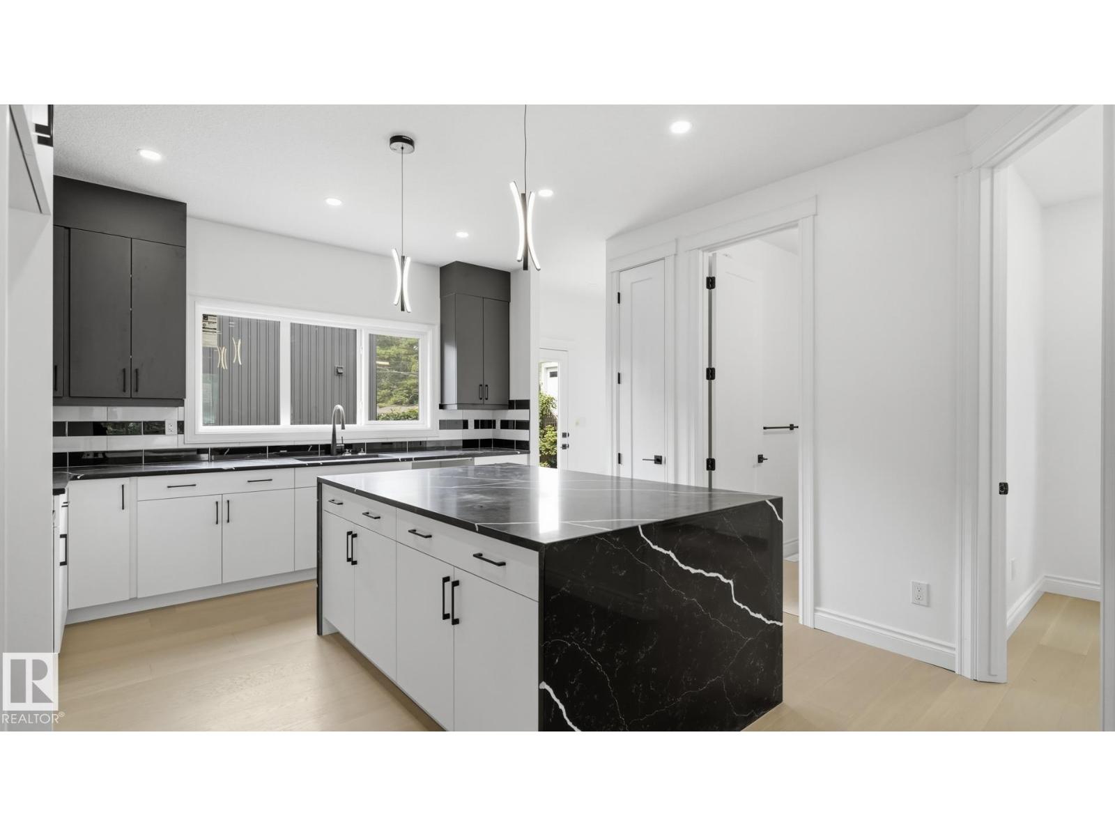 9226 94 St Nw Property Photo 10