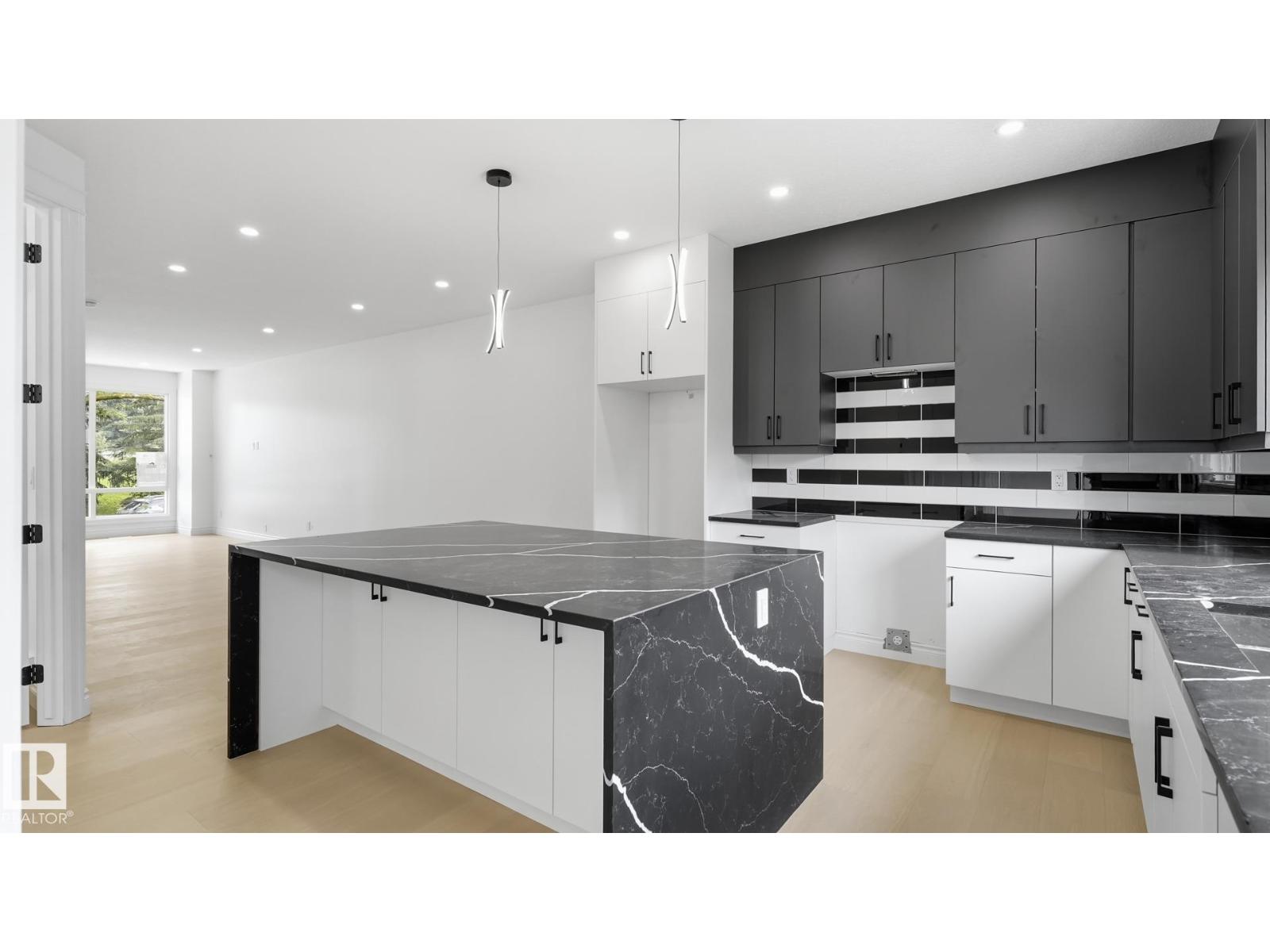 9226 94 St Nw Property Photo 11