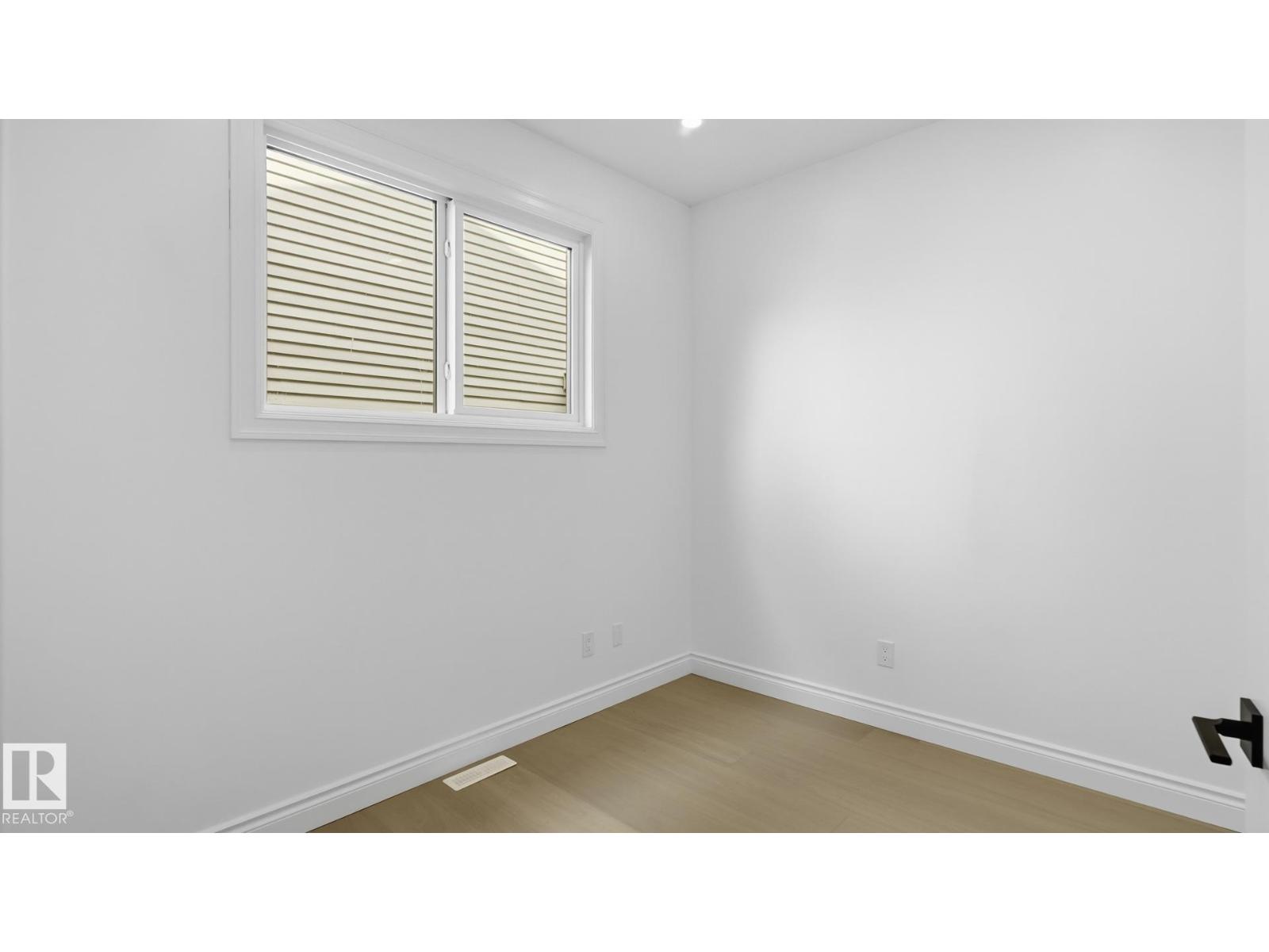 9226 94 St Nw Property Photo 12