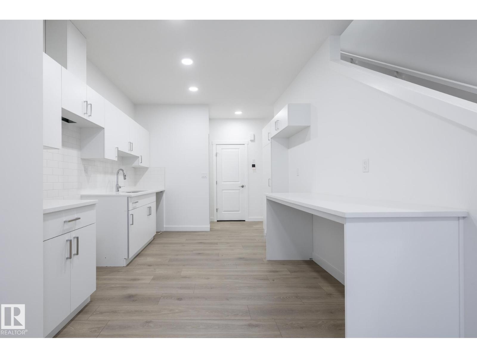 #32 7020 Keswick Cm Sw Property Photo 4