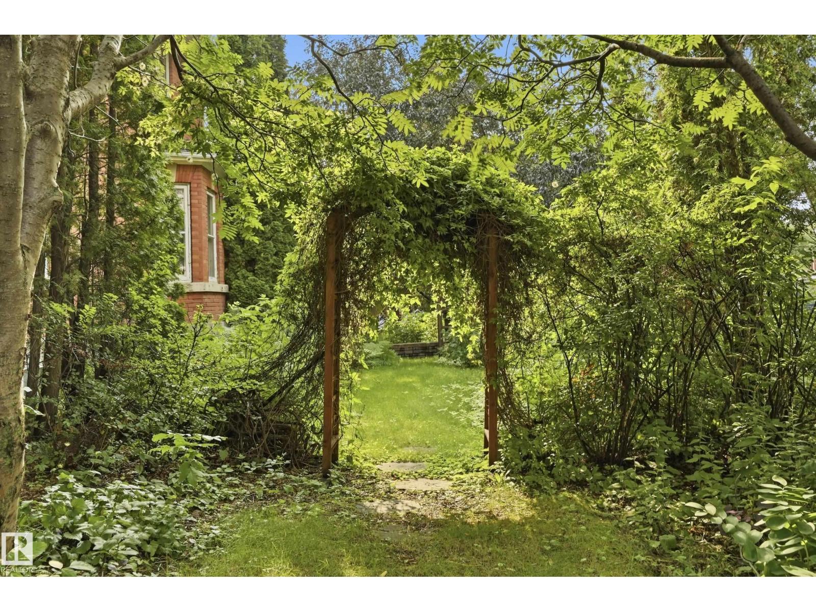8520 104 St Nw Property Photo 15