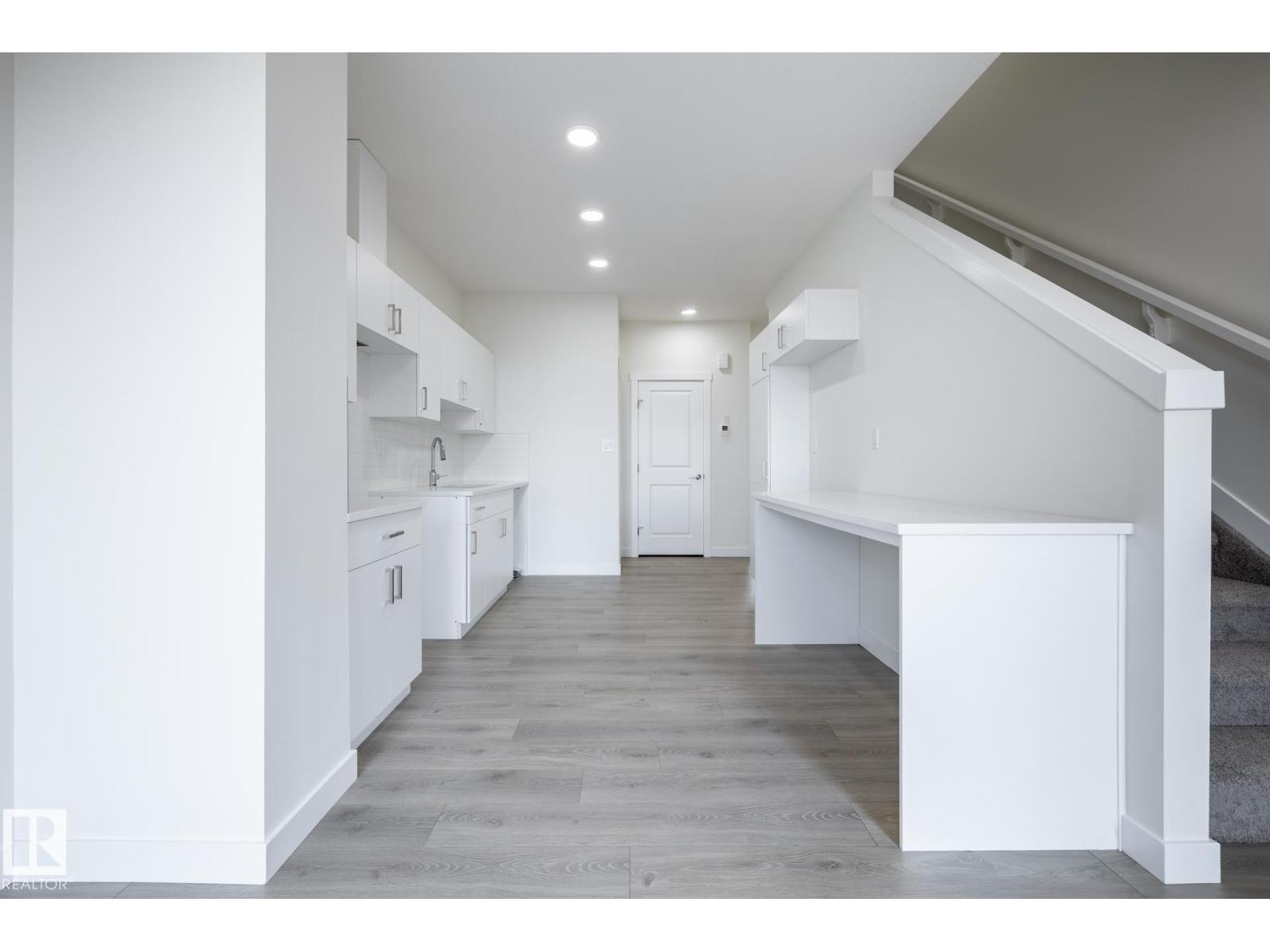 #24 7020 Keswick Cm Sw Property Photo 4