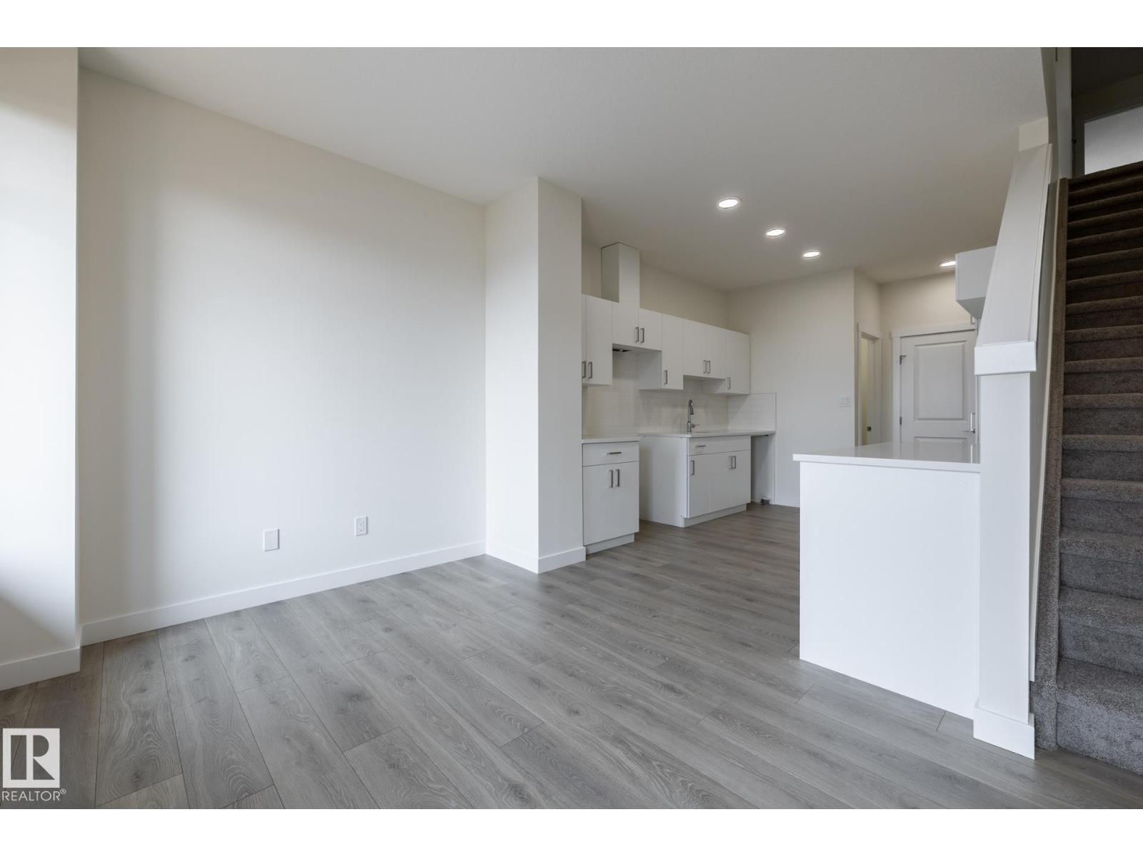 #24 7020 Keswick Cm Sw Property Photo 5