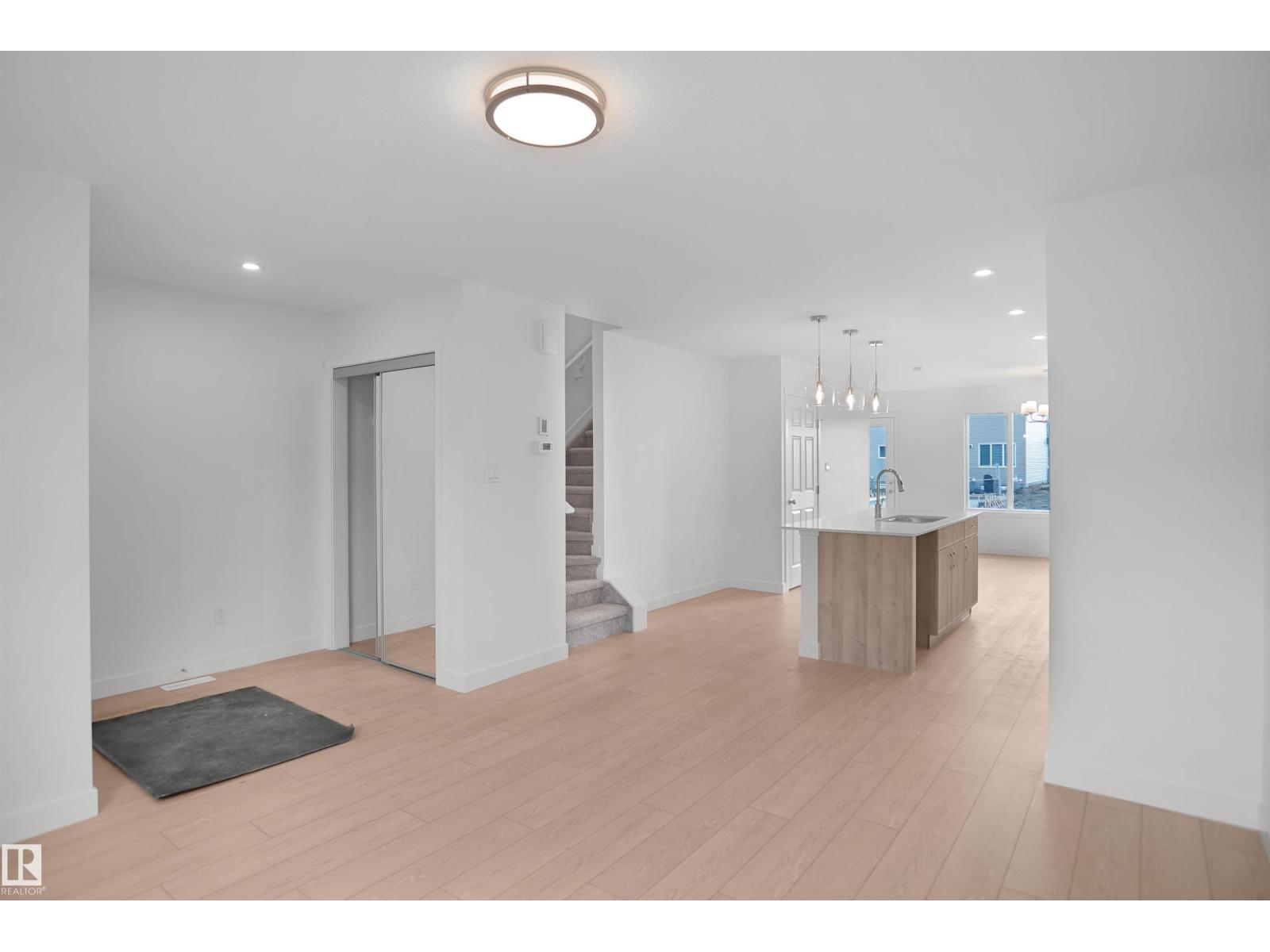 18831 29 Av Nw Property Photo 4