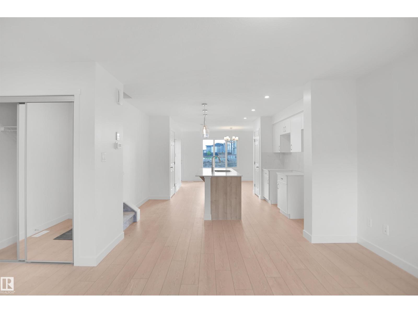 18831 29 Av Nw Property Photo 6
