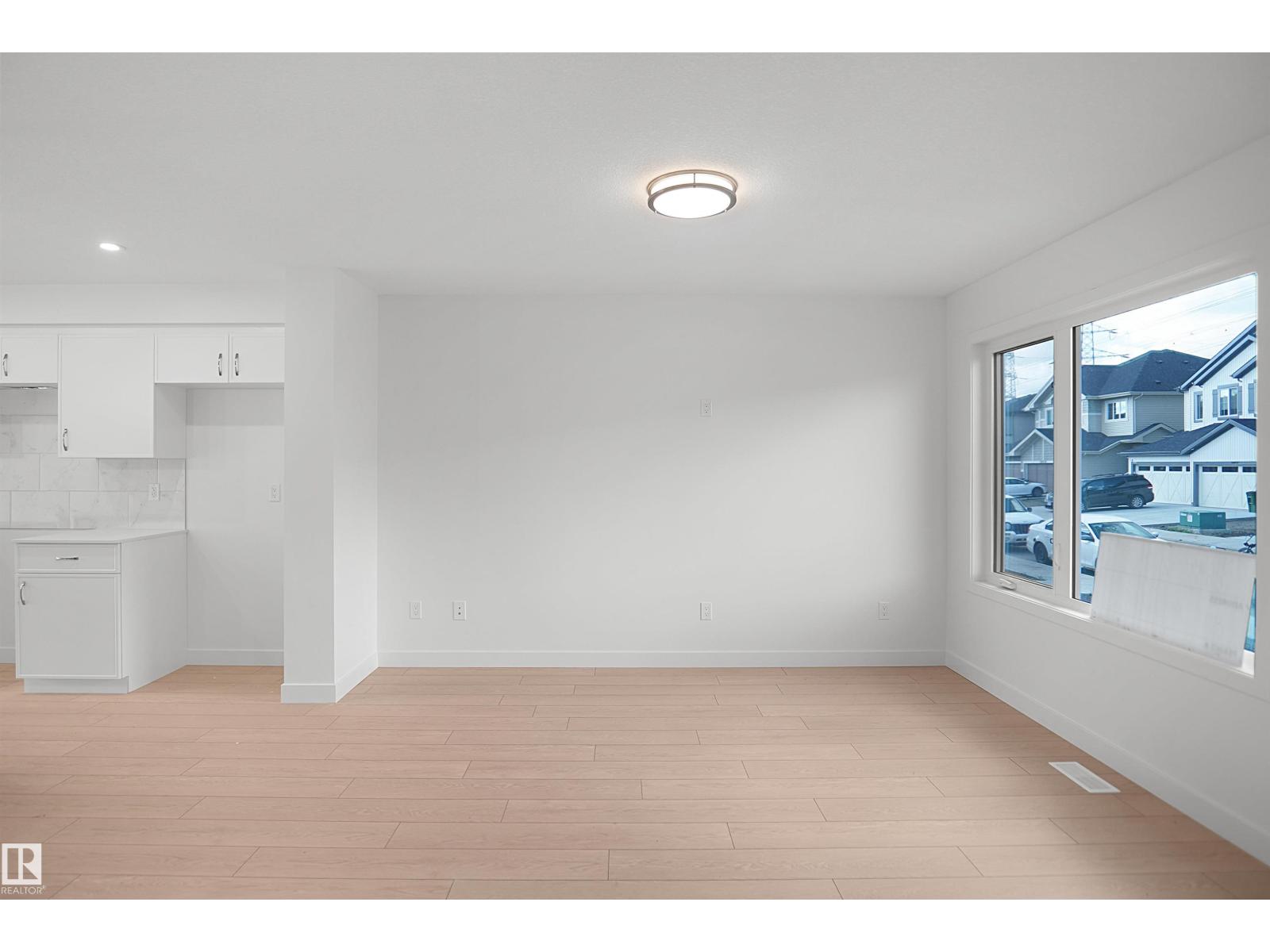 18831 29 Av Nw Property Photo 7
