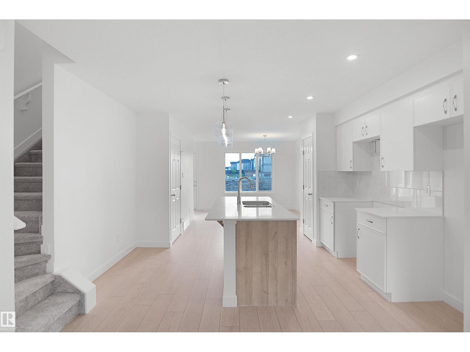18831 29 Av Nw Property Photo 8