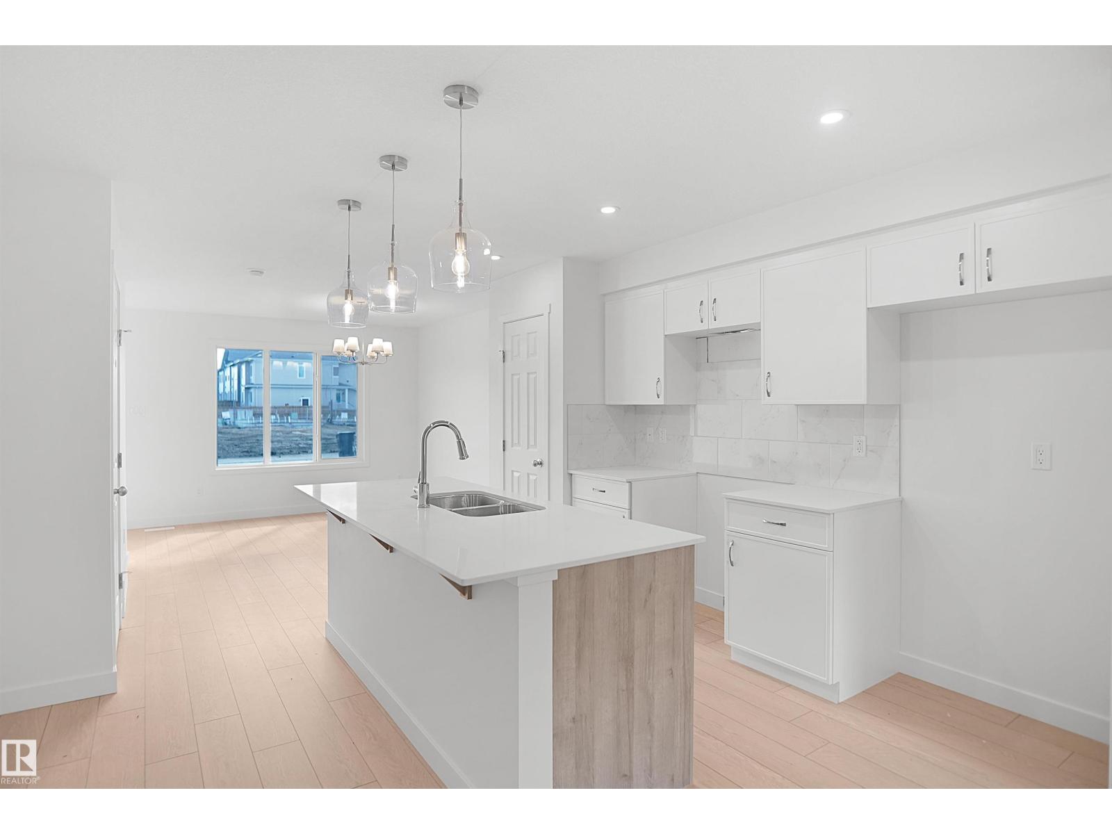 18831 29 Av Nw Property Photo 9