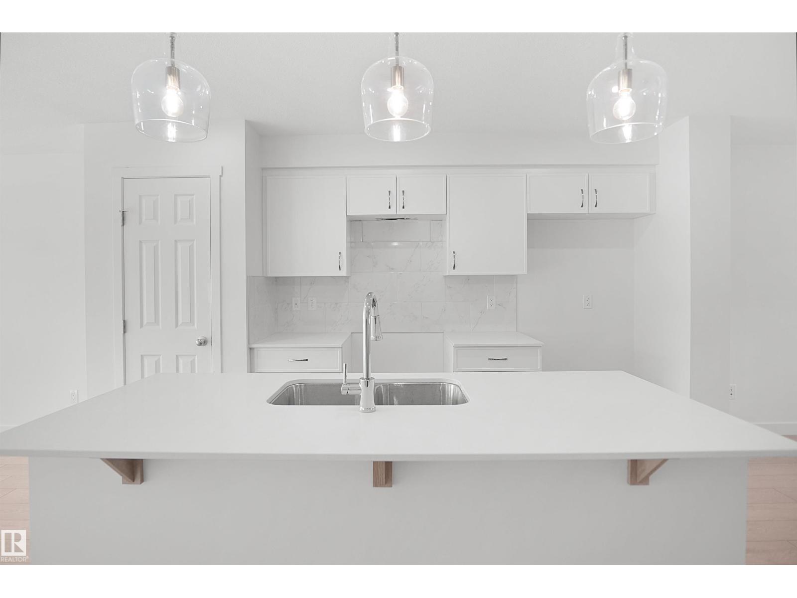 18831 29 Av Nw Property Photo 10