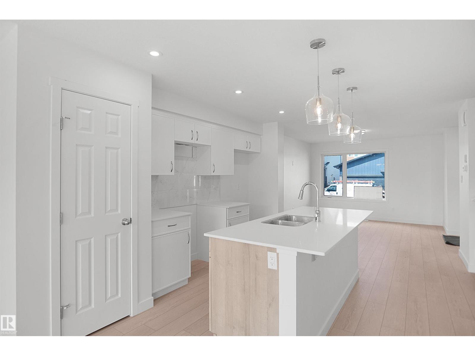 18831 29 Av Nw Property Photo 11