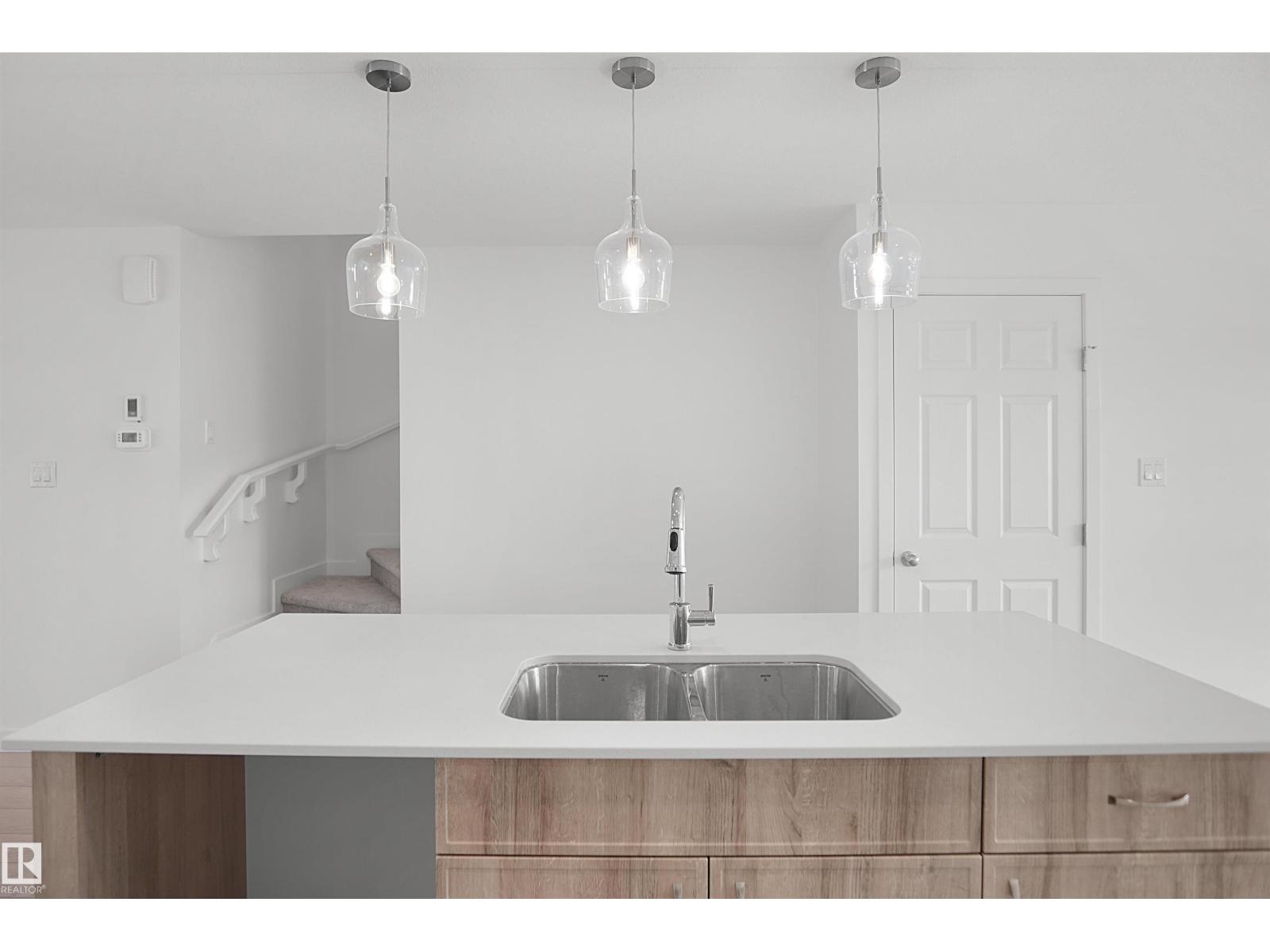18831 29 Av Nw Property Photo 12