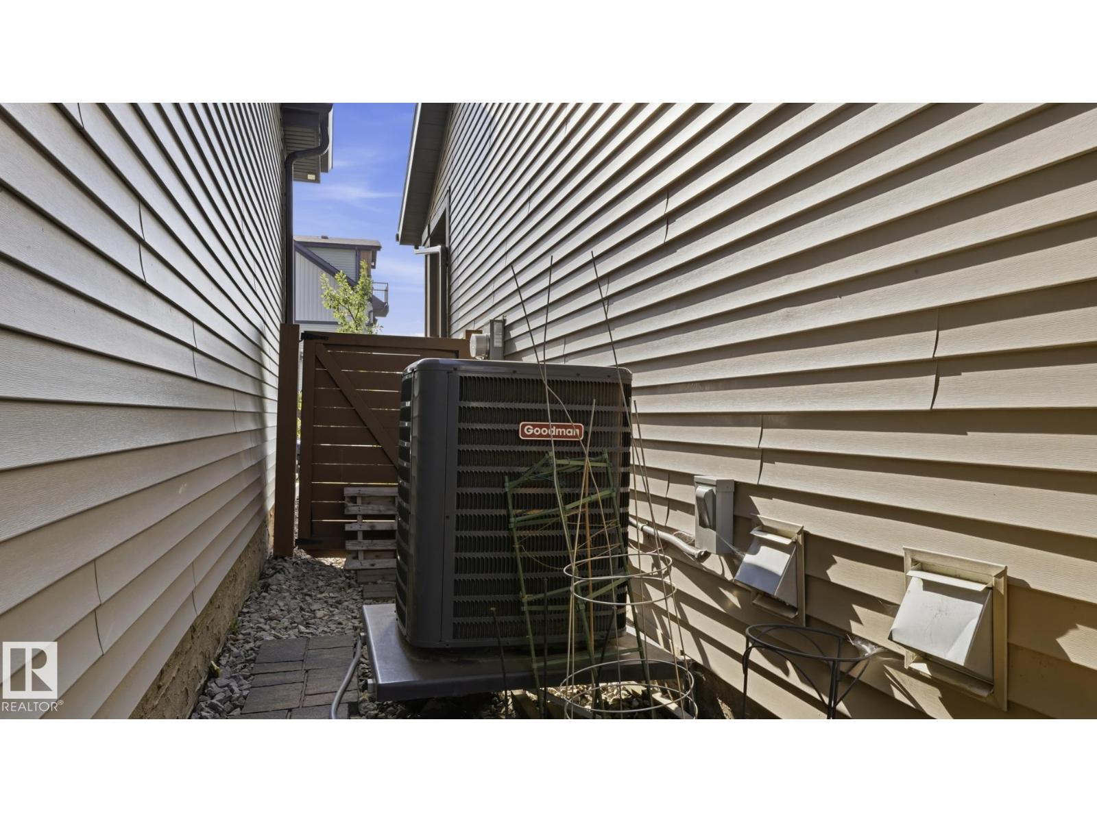 731 36 St Sw Property Photo 2