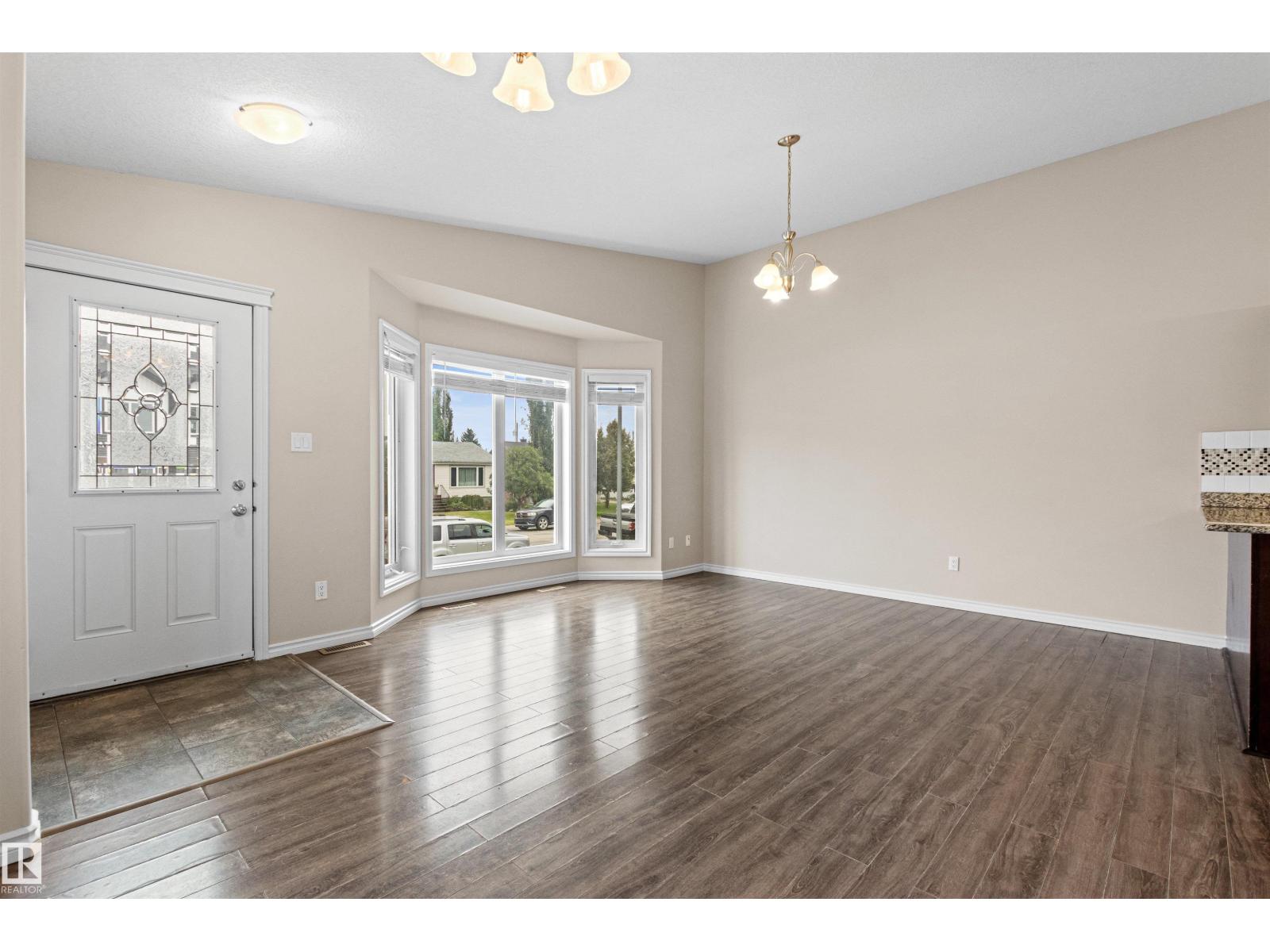 10634 155 St Nw Property Photo 5