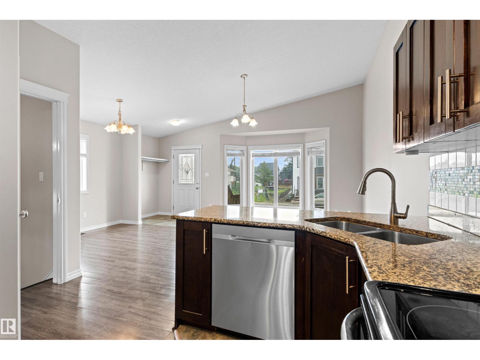 10634 155 St Nw Property Photo 12