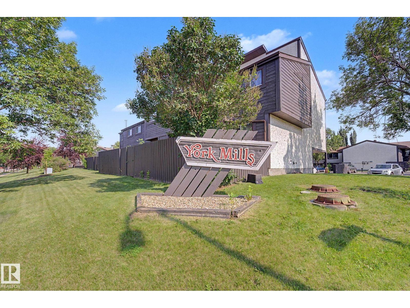 1096 KNOTTWOOD RD E NW