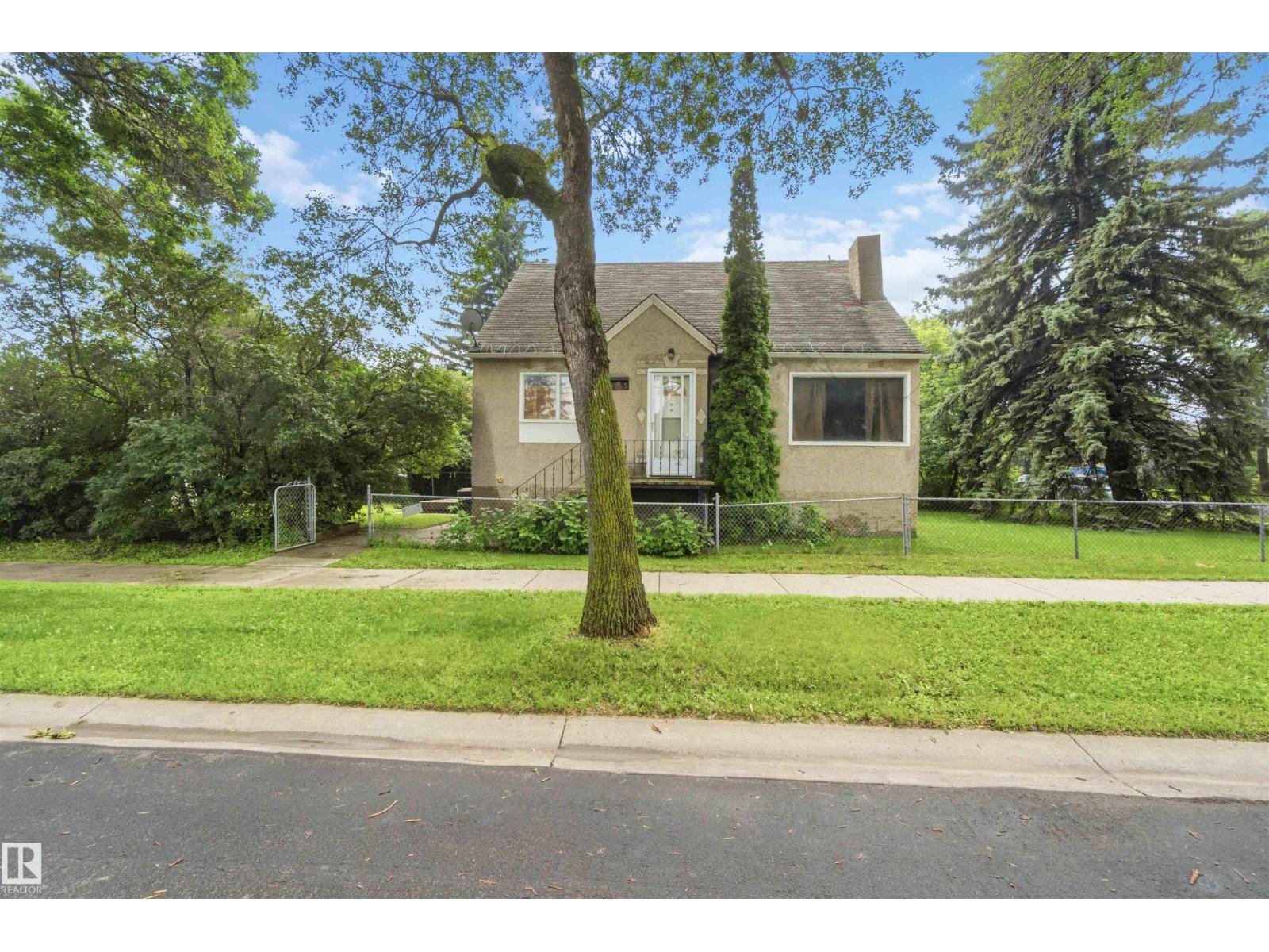 12243 104 ST NW
