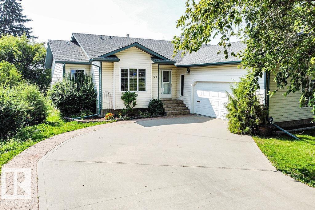 4720 51 St Property Photo 1