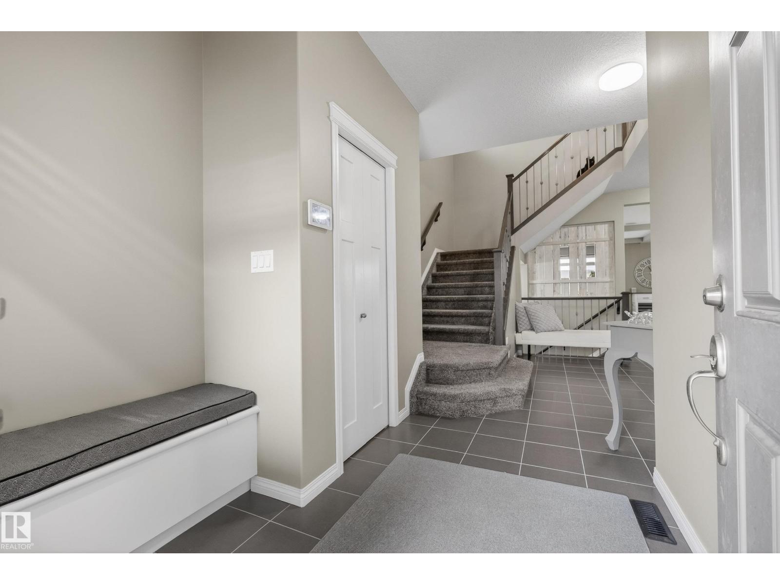 2110 53 St Sw Property Photo 5