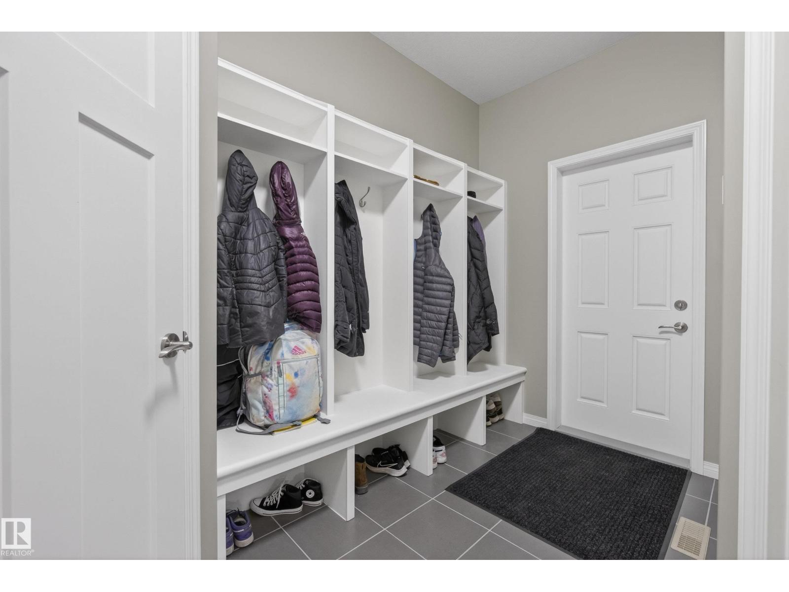 2110 53 St Sw Property Photo 23