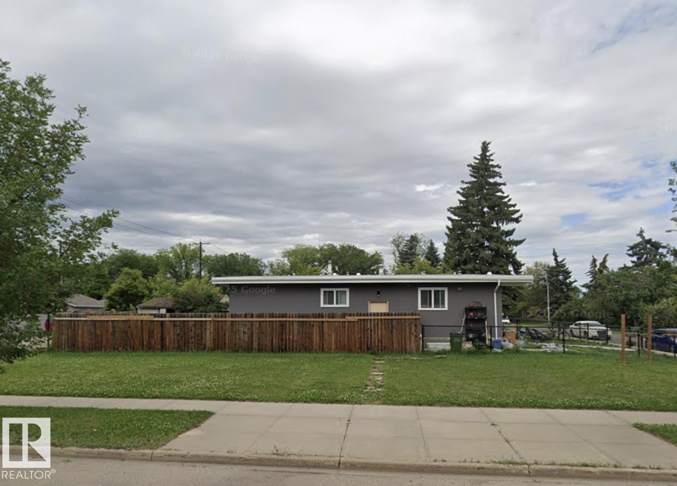 7604 7606 75 St Nw Property Photo 4