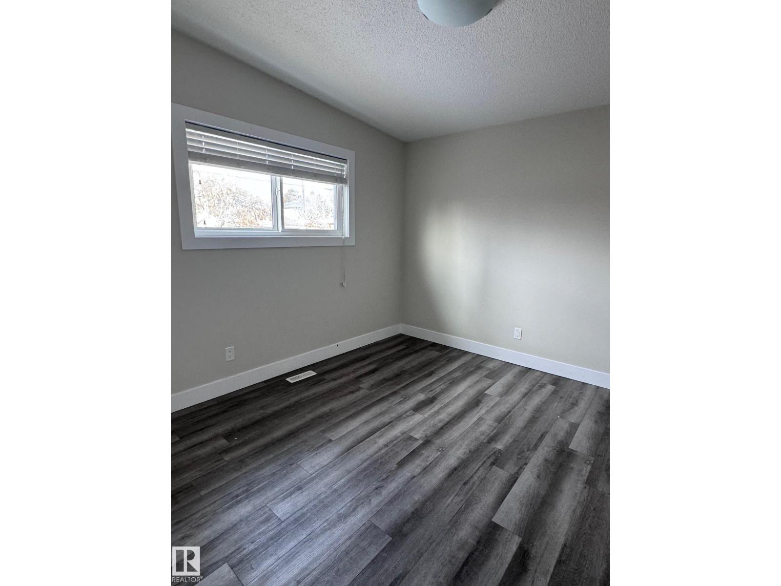 7604 7606 75 St Nw Property Photo 9
