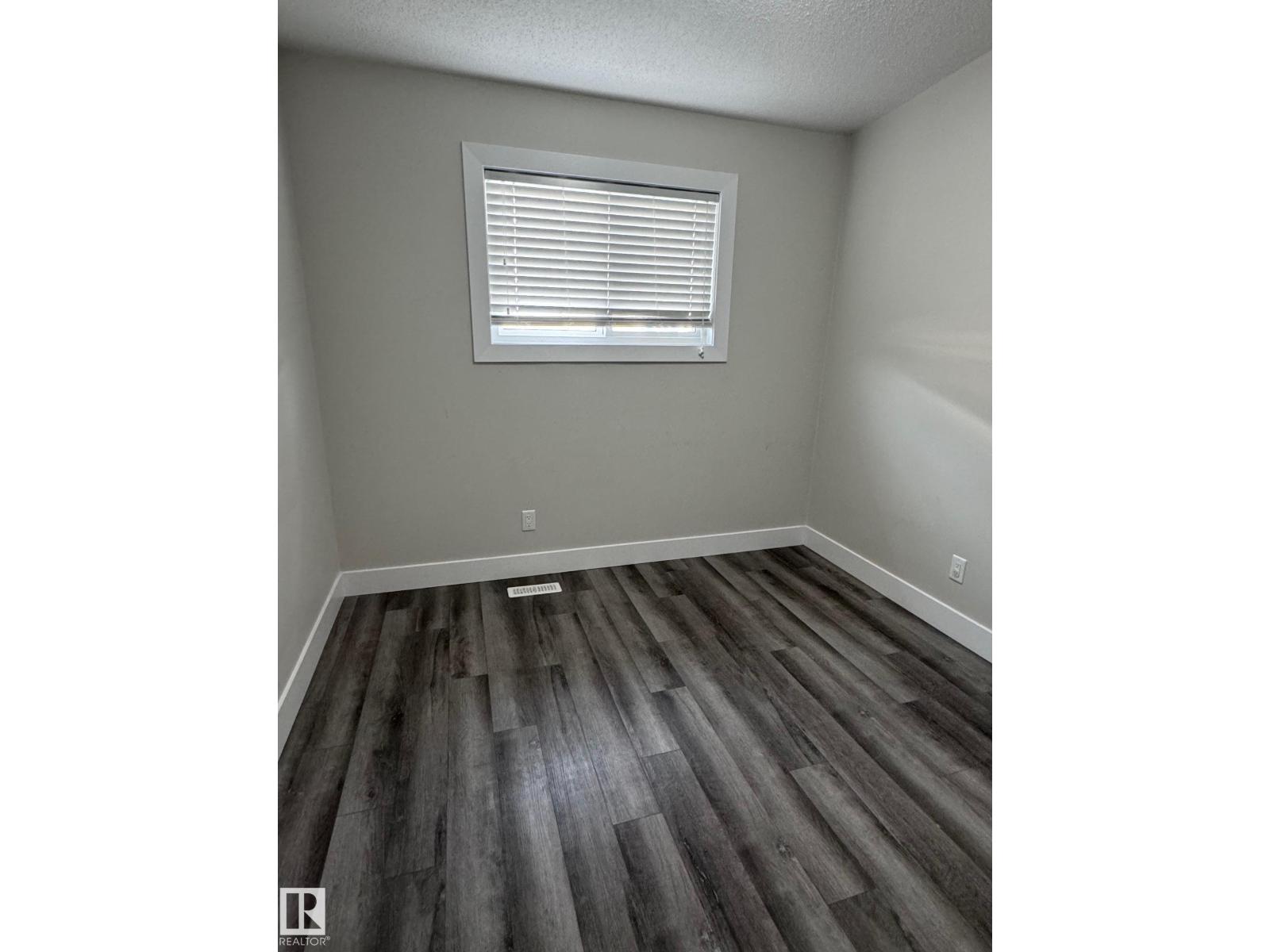 7604 7606 75 St Nw Property Photo 12