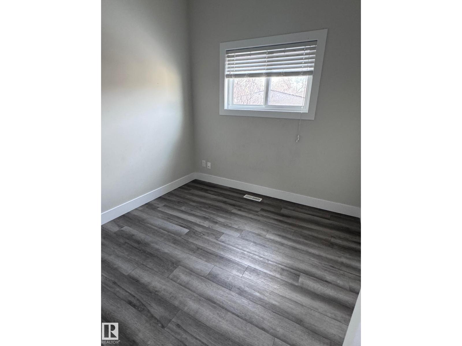 7604 7606 75 St Nw Property Photo 13