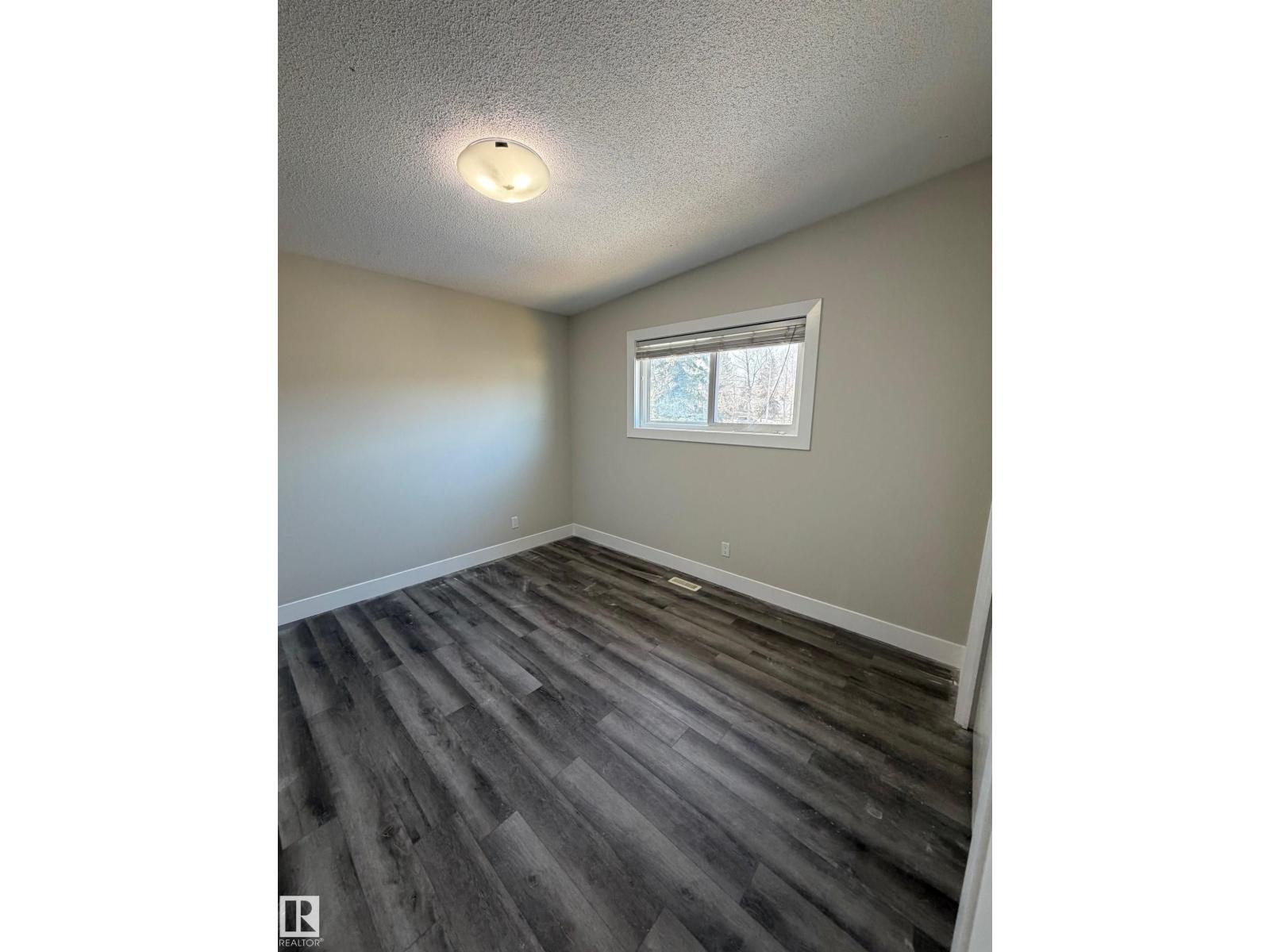 7604 7606 75 St Nw Property Photo 14