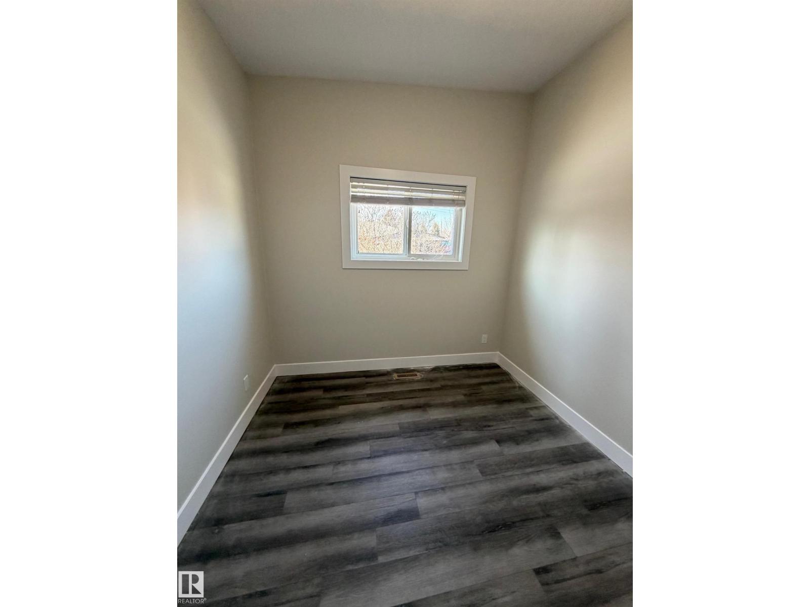7604 7606 75 St Nw Property Photo 15
