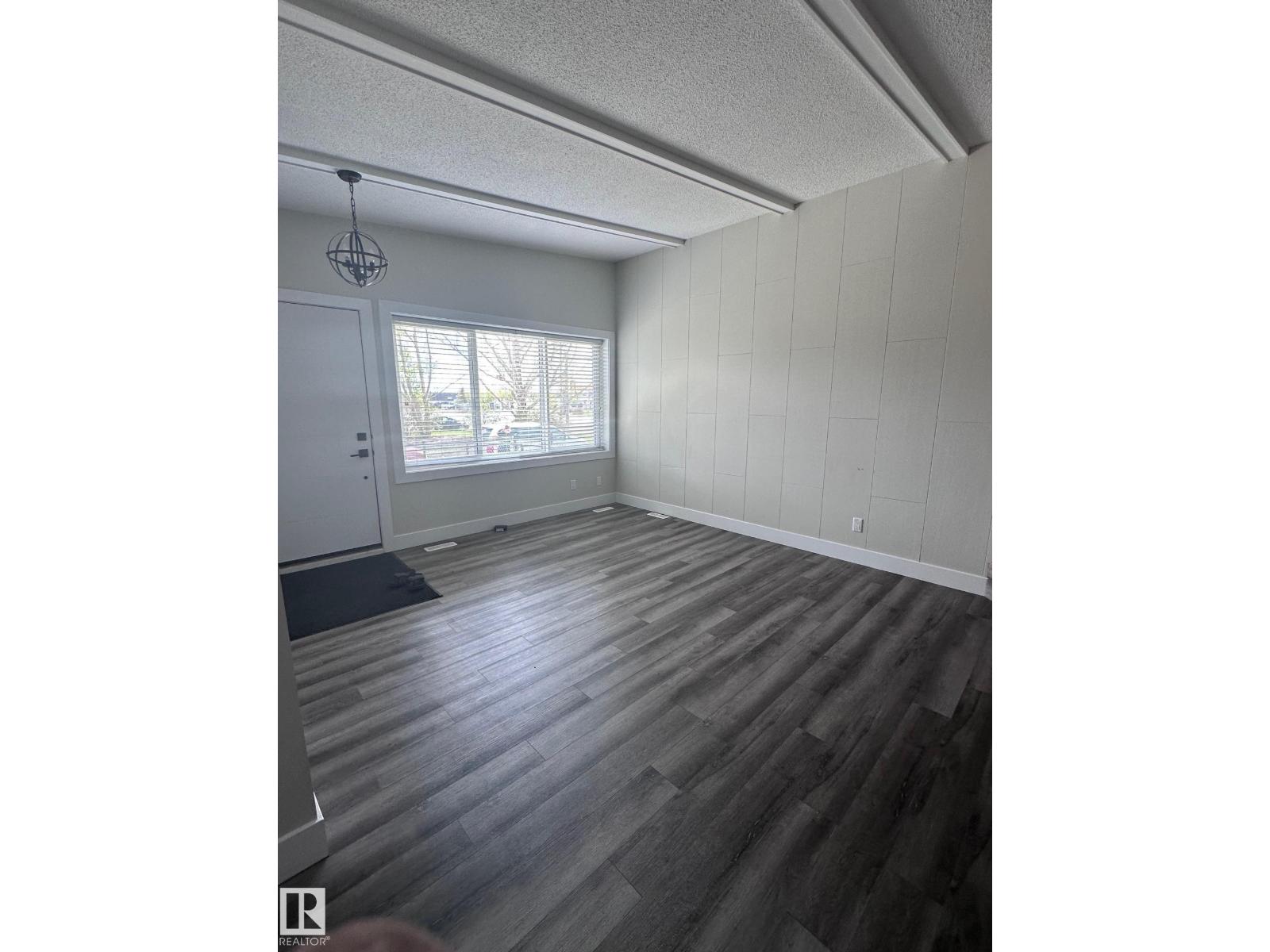 7604 7606 75 St Nw Property Photo 17