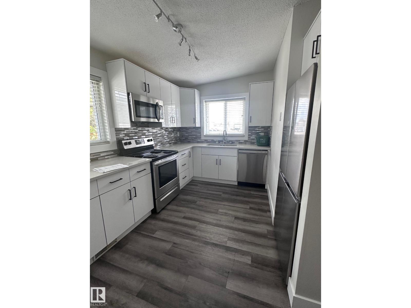 7604 7606 75 St Nw Property Photo 18