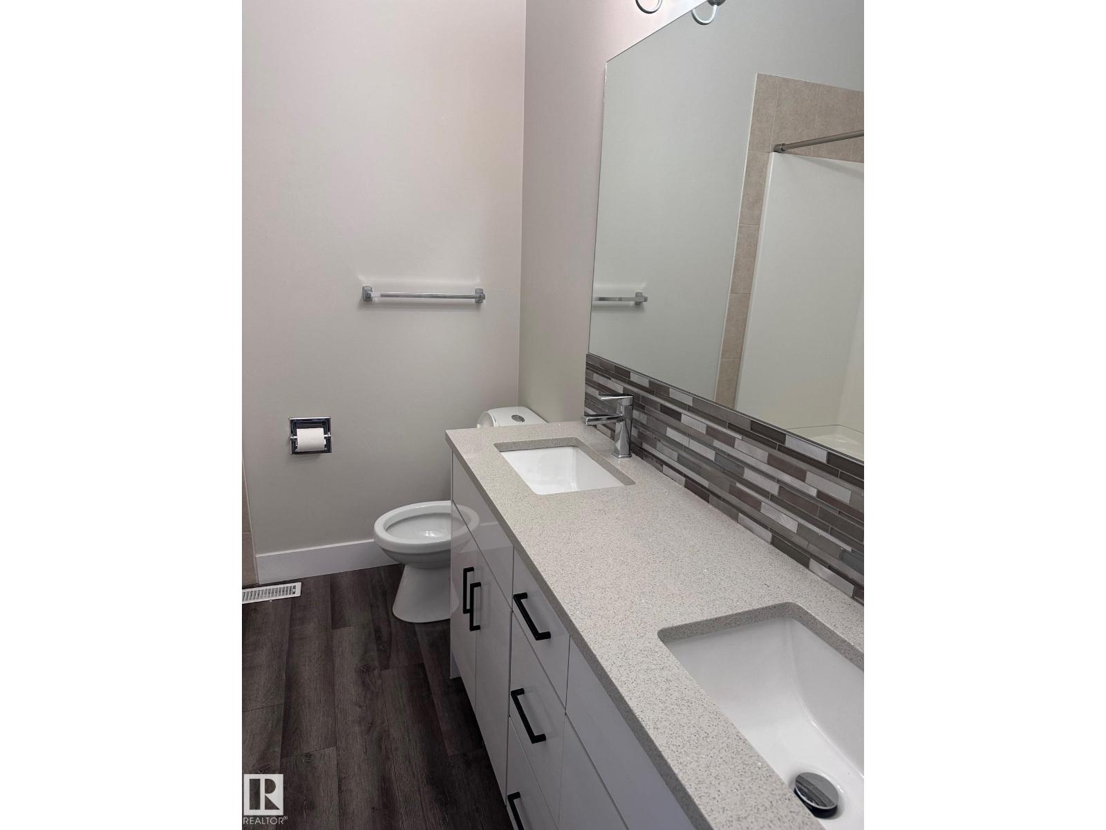 7604 7606 75 St Nw Property Photo 20