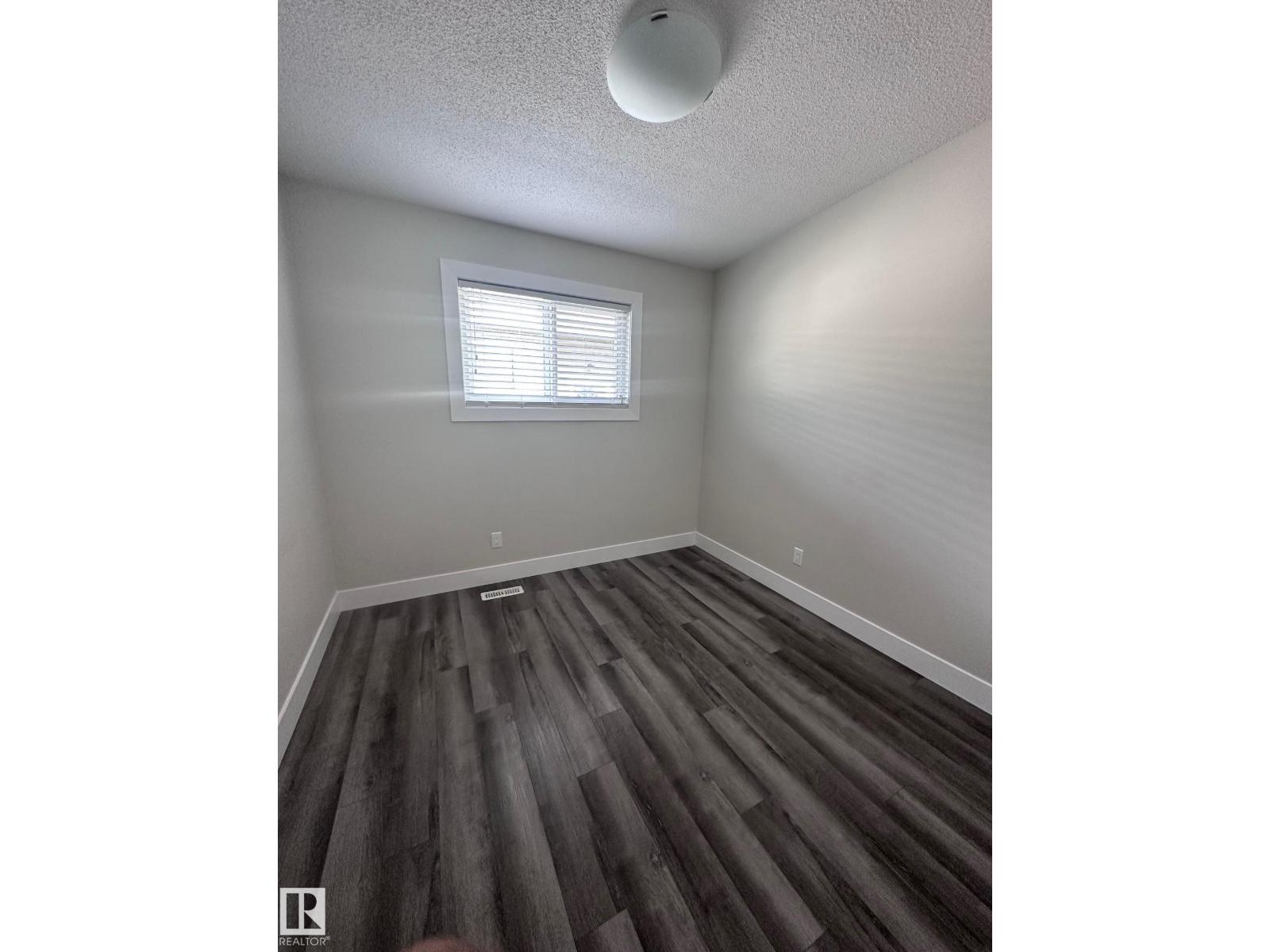 7604 7606 75 St Nw Property Photo 21
