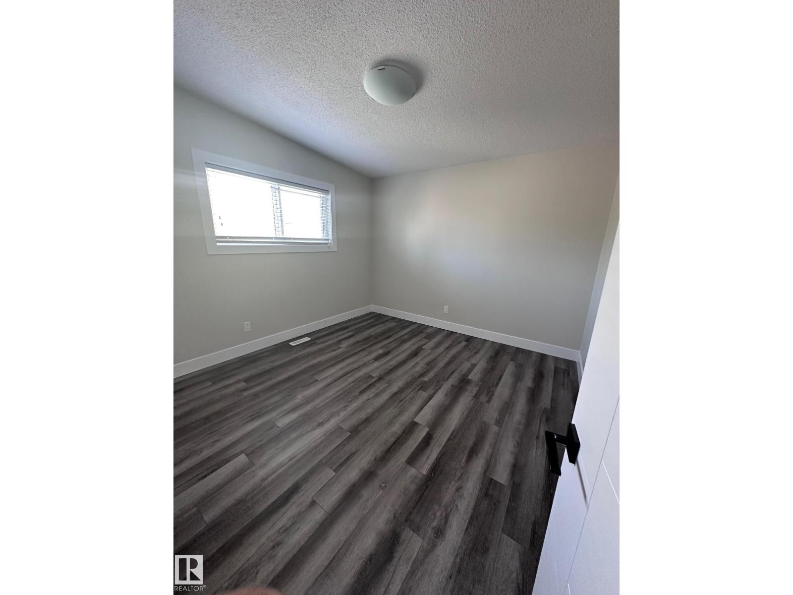 7604 7606 75 St Nw Property Photo 22