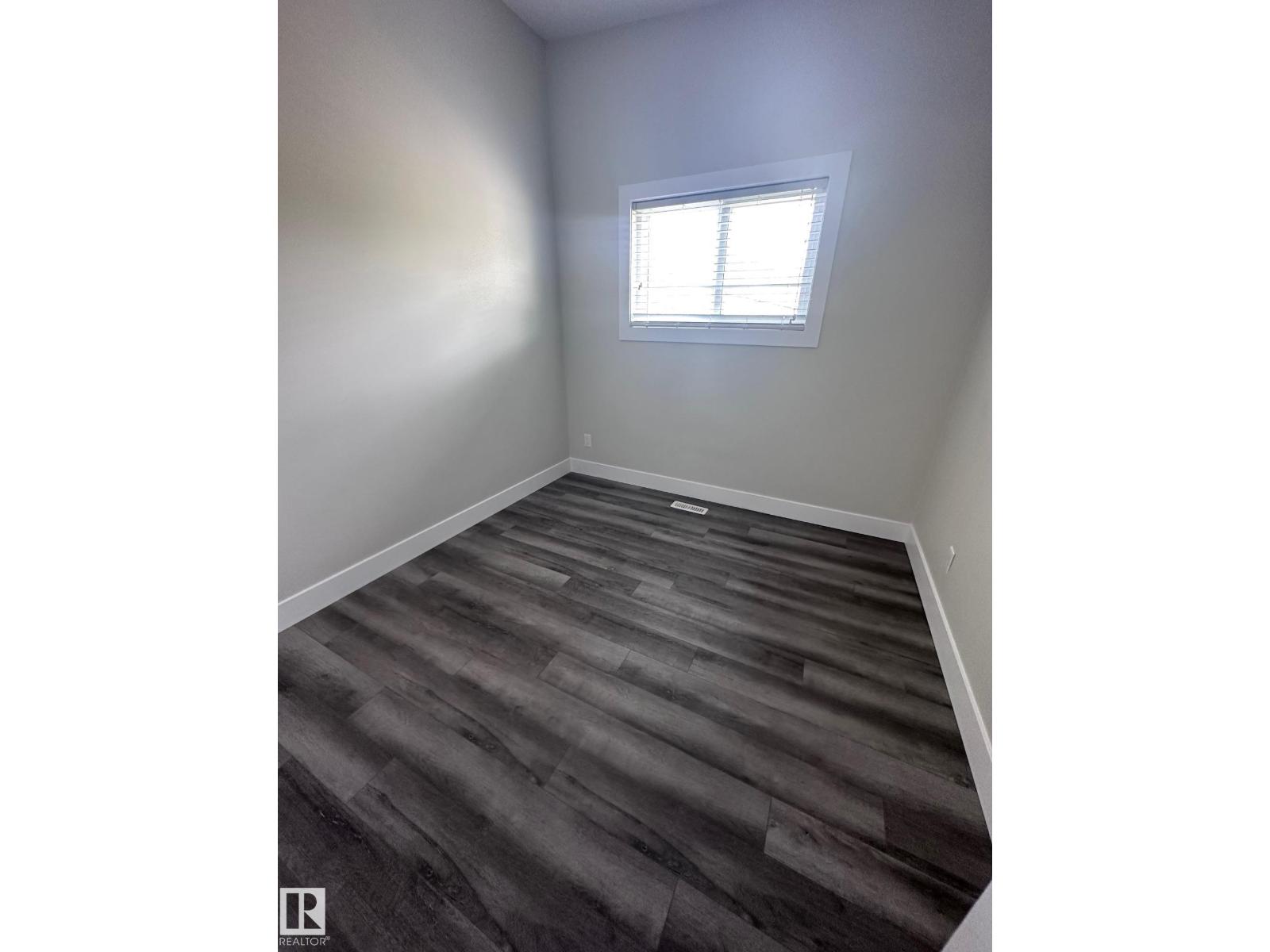 7604 7606 75 St Nw Property Photo 23