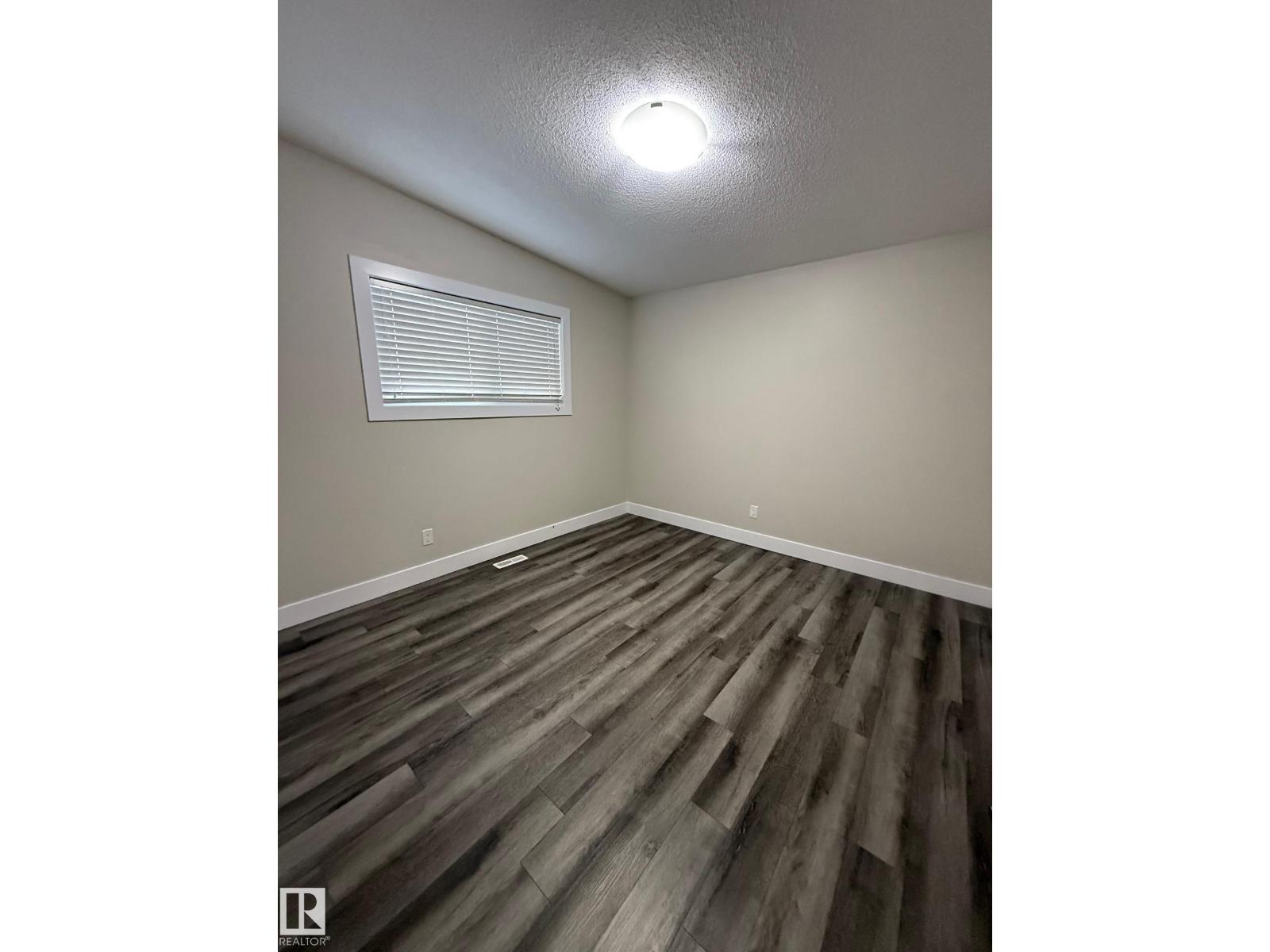 7604 7606 75 St Nw Property Photo 35