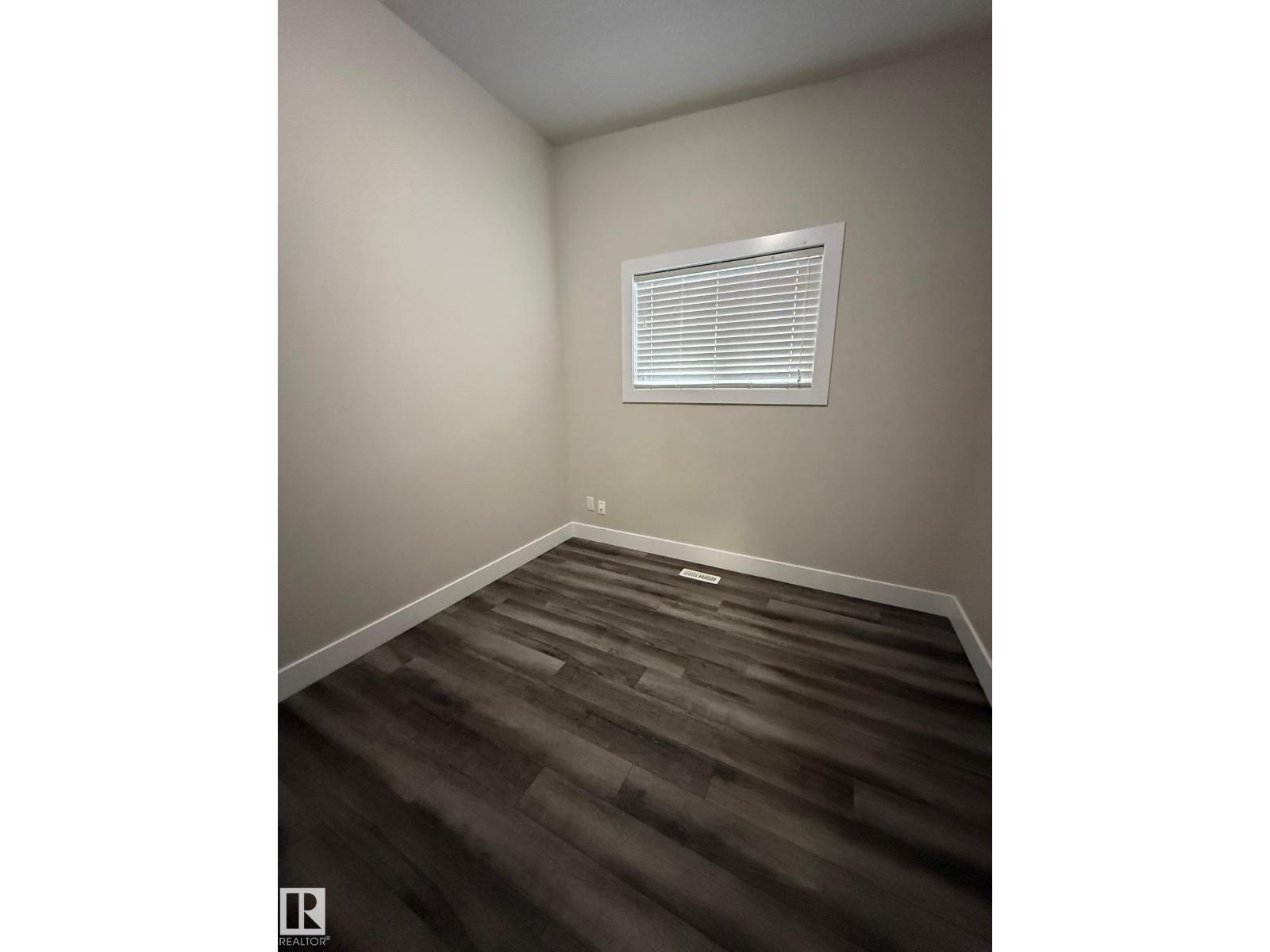 7604 7606 75 St Nw Property Photo 36
