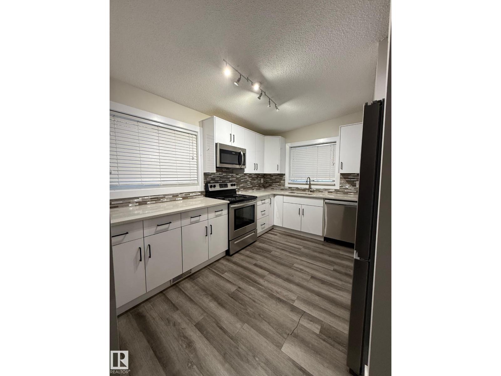 7604 7606 75 St Nw Property Photo 37