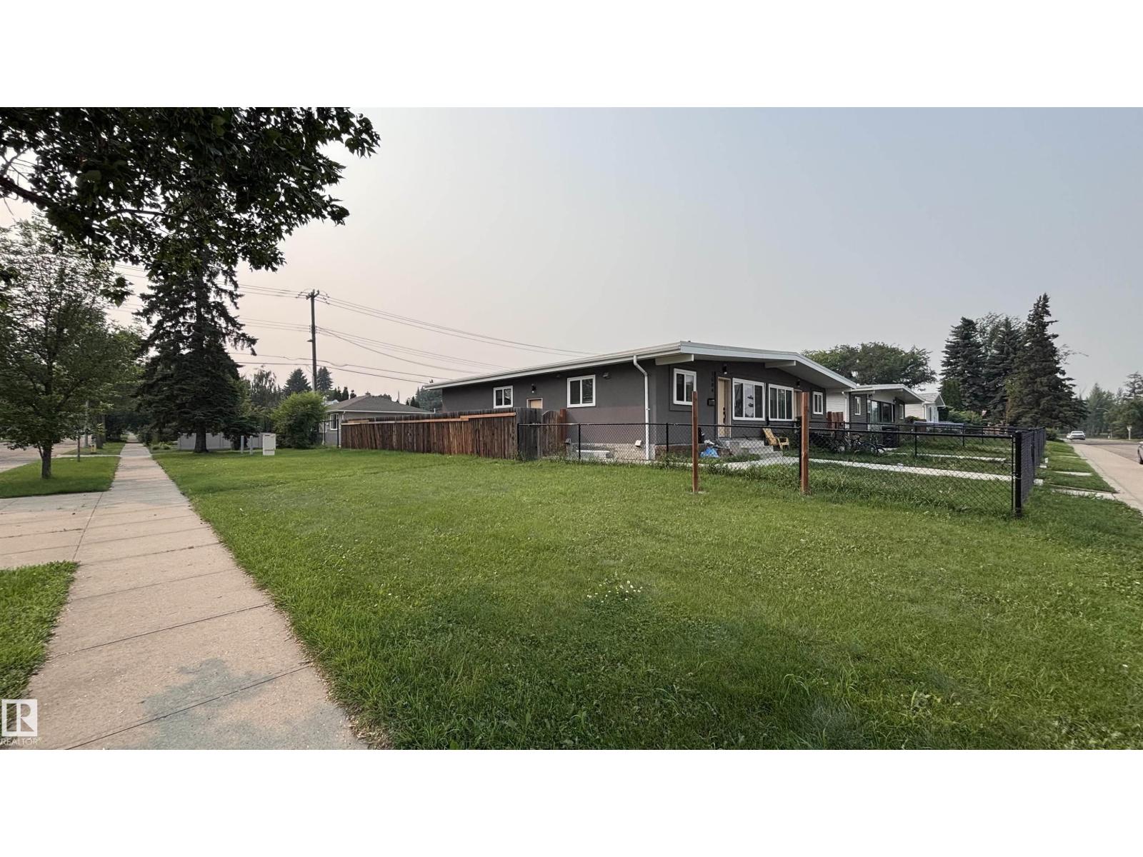 7604 7606 75 St Nw Property Photo 44