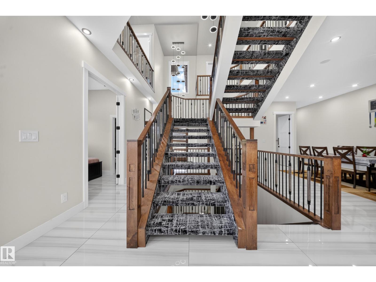 4017 47 Av Property Photo 10