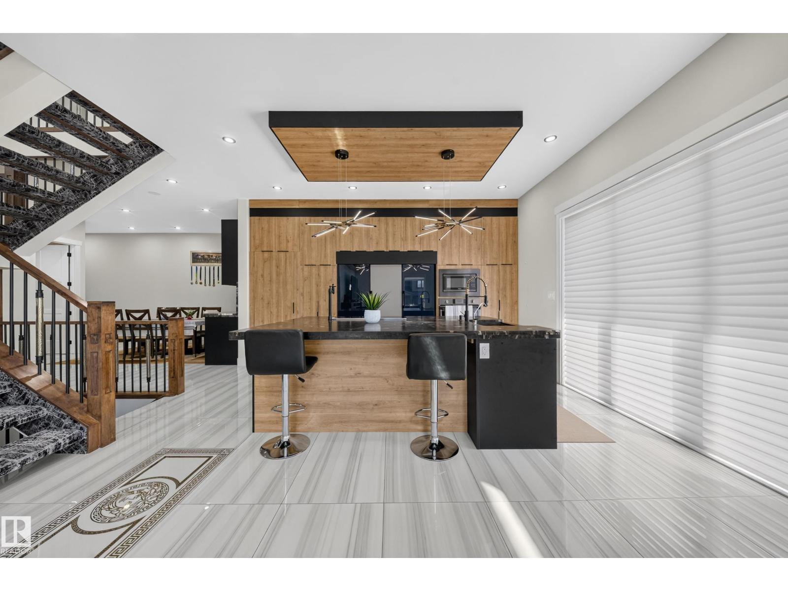 4017 47 Av Property Photo 11