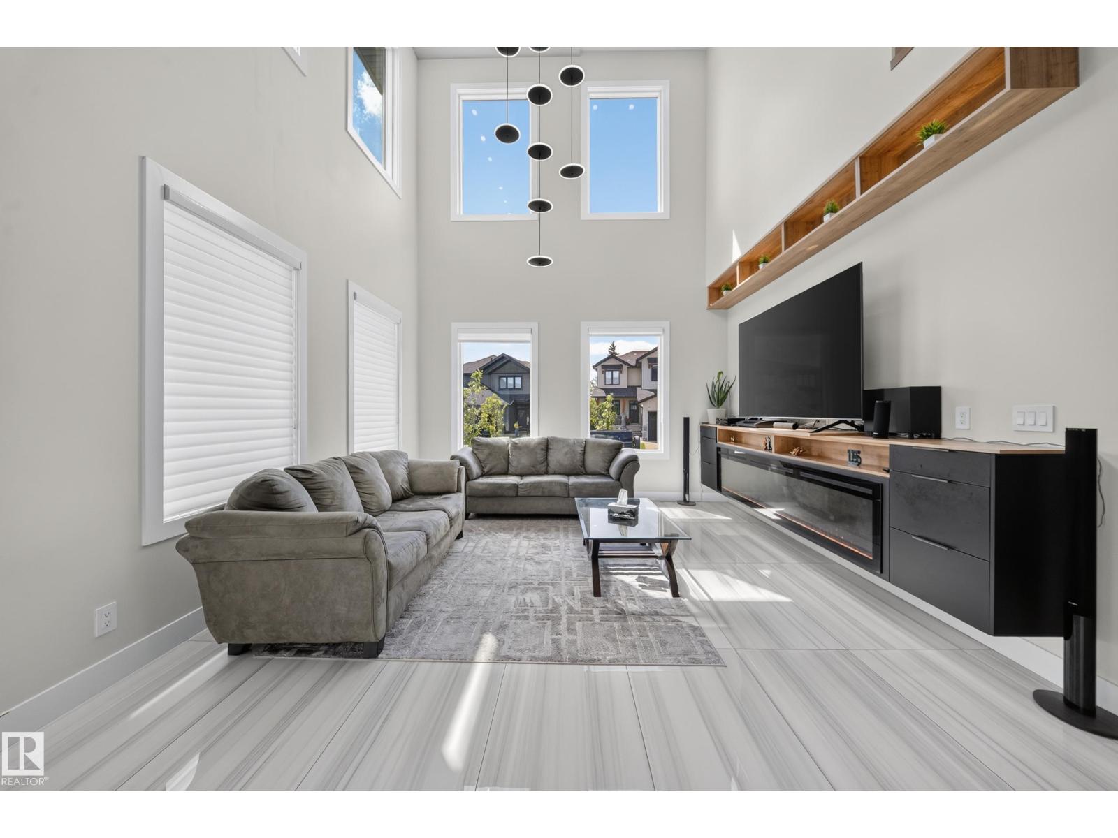 4017 47 Av Property Photo 17