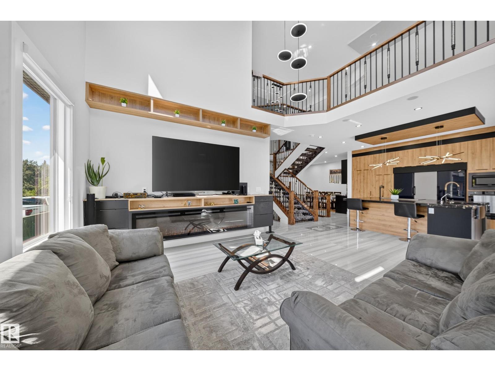 4017 47 Av Property Photo 21