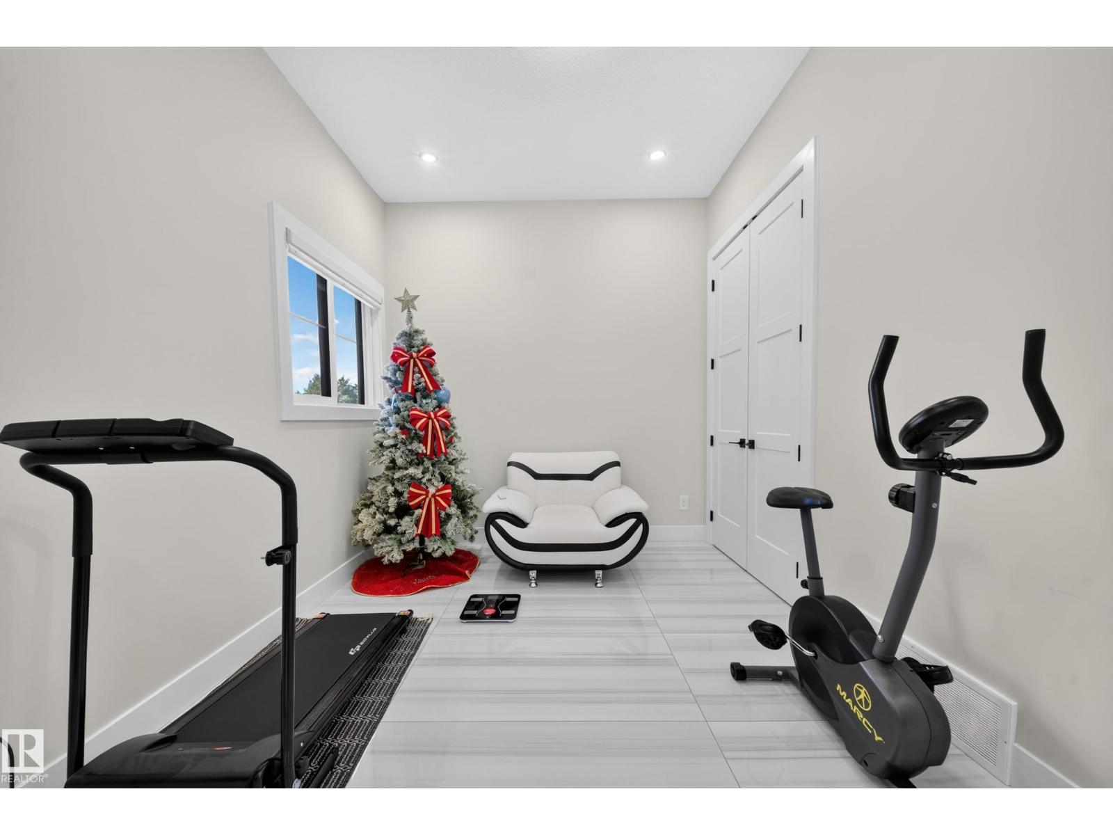 4017 47 Av Property Photo 24