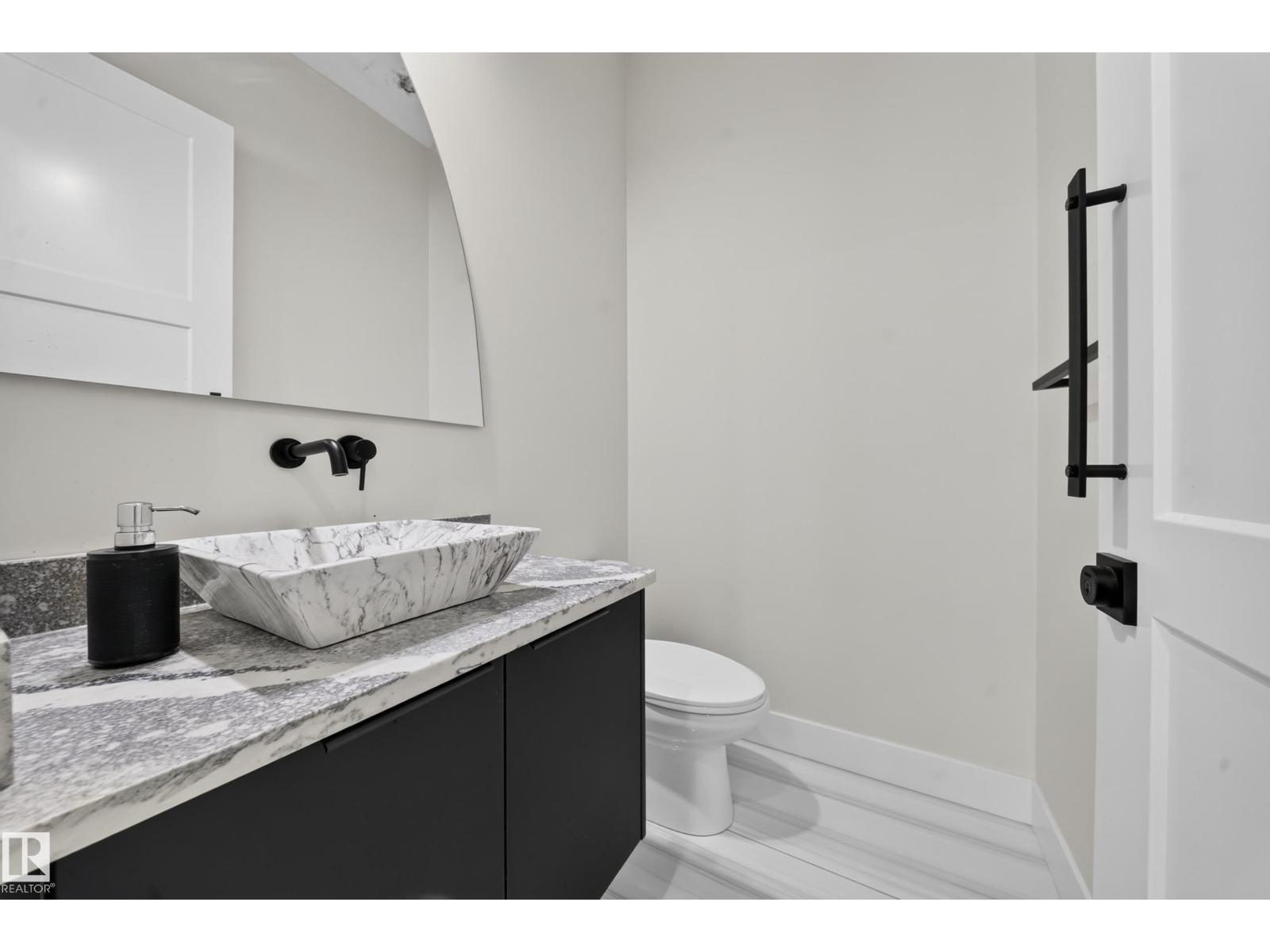 4017 47 Av Property Photo 26