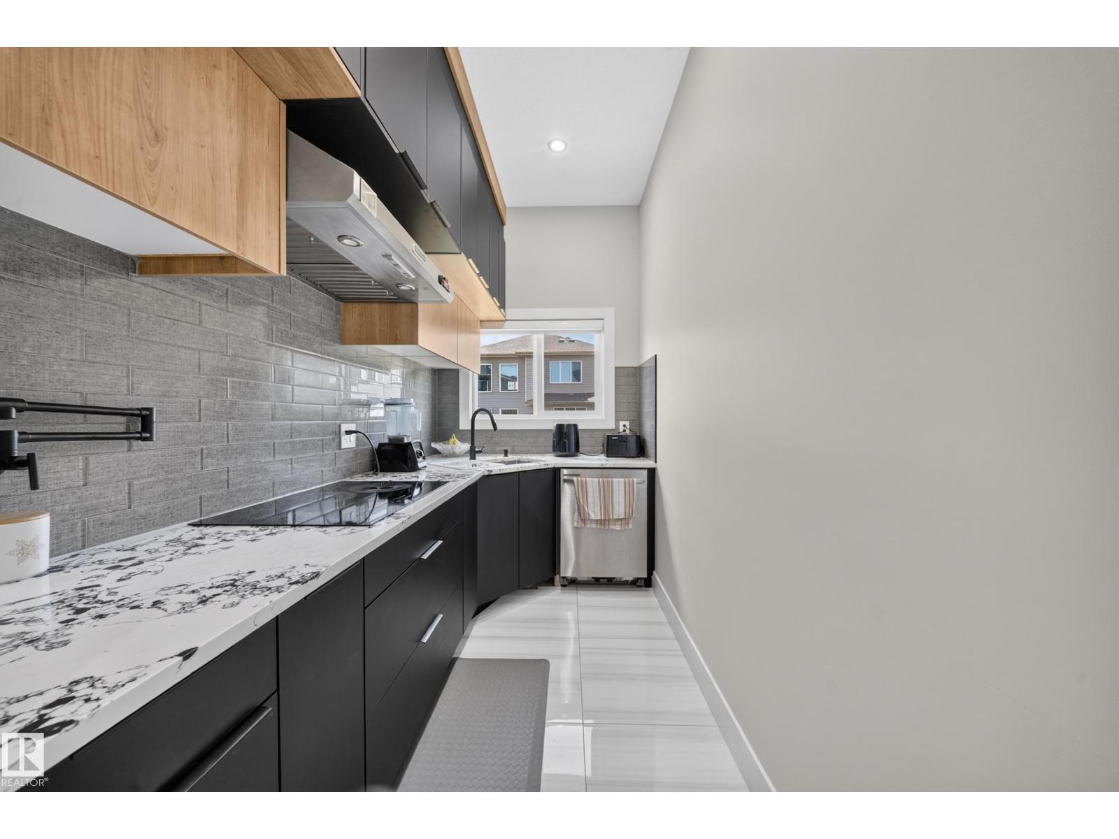 4017 47 Av Property Photo 32