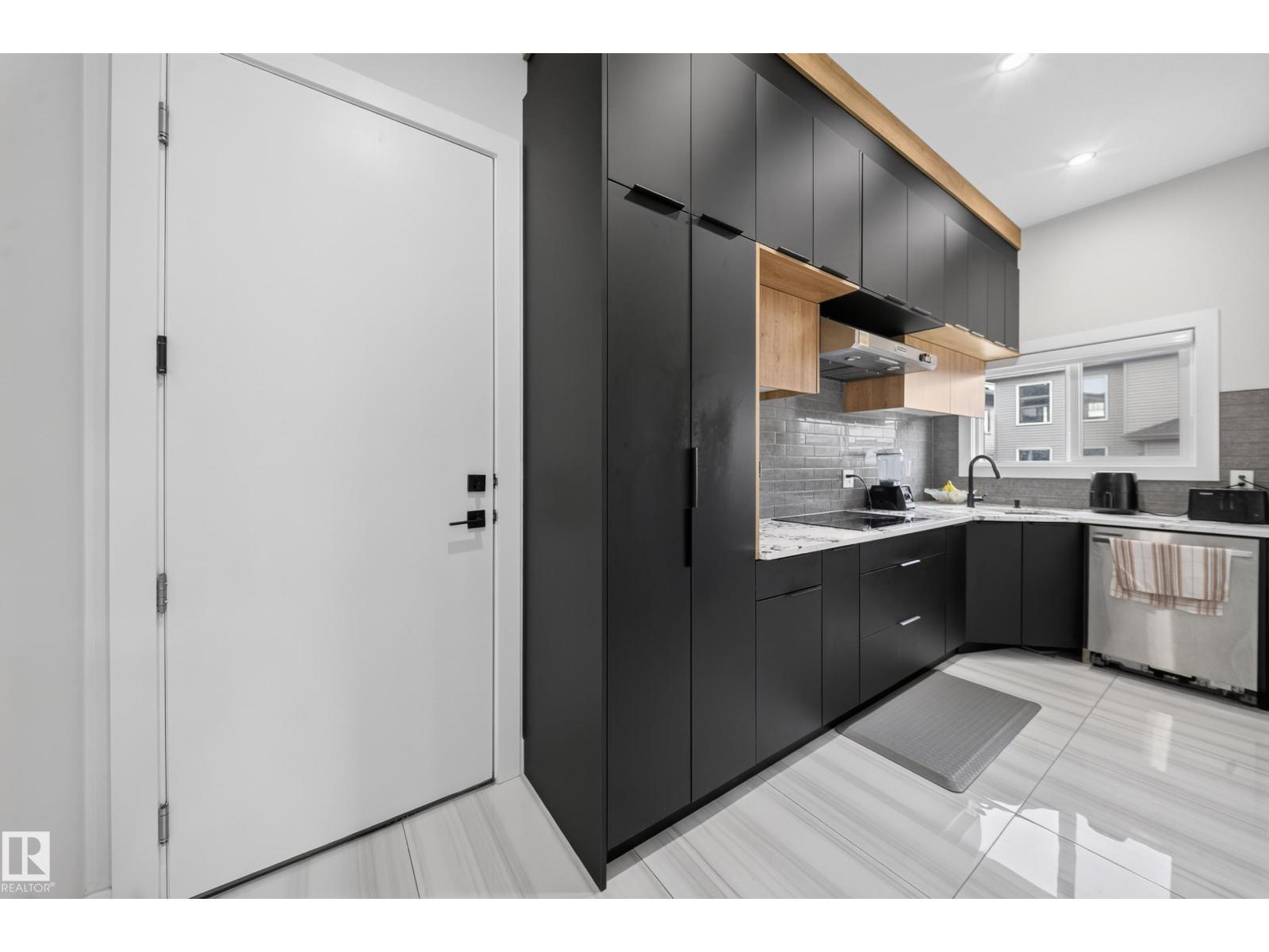 4017 47 Av Property Photo 33